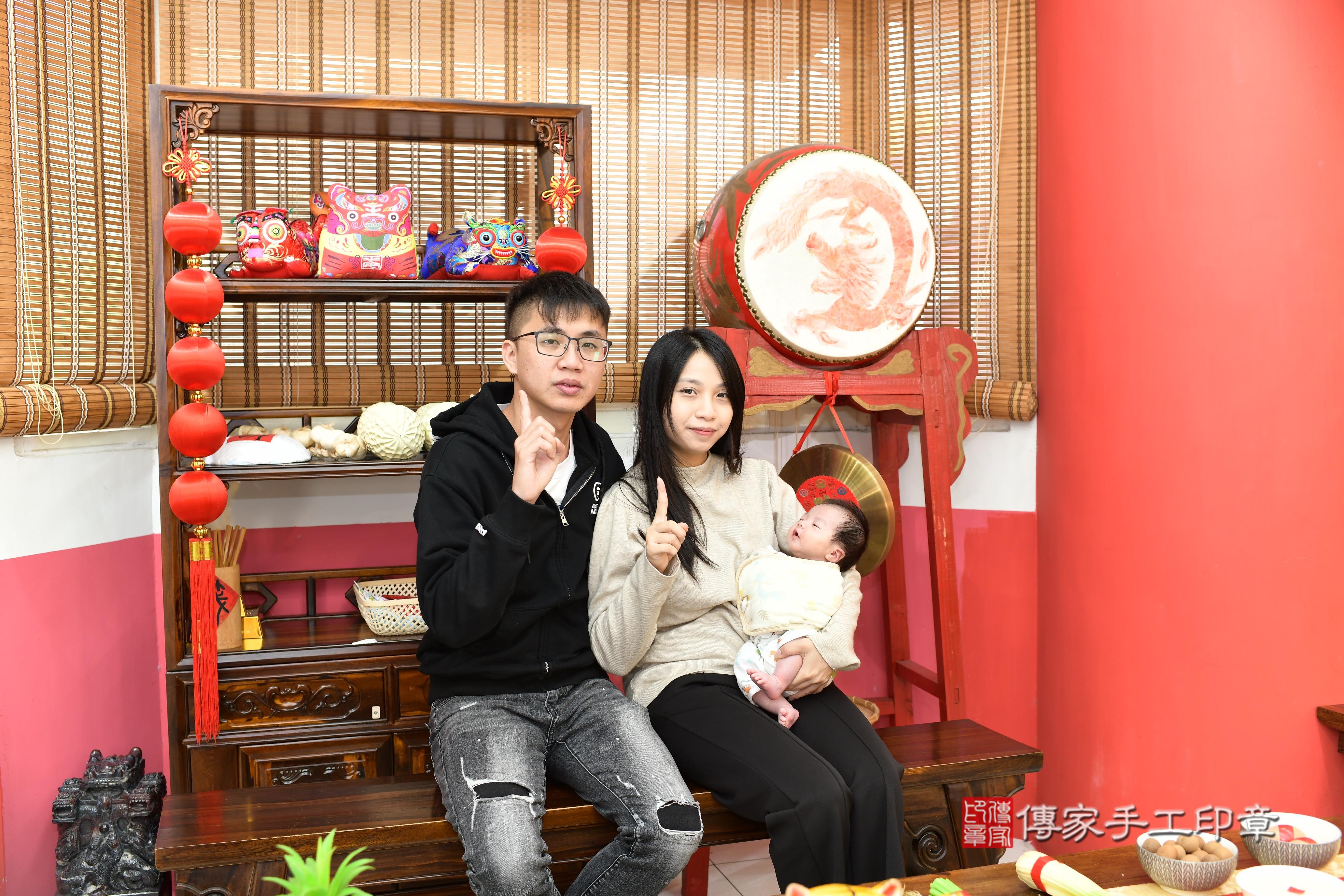 傳家手工印章高雄店、抓周、度脺、中國風會場、傳家嬰兒古禮、吉祥話、抓周道具物品24種、拍照。抓周證書。寶寶抓周、滿周歲、生日快樂、祝福