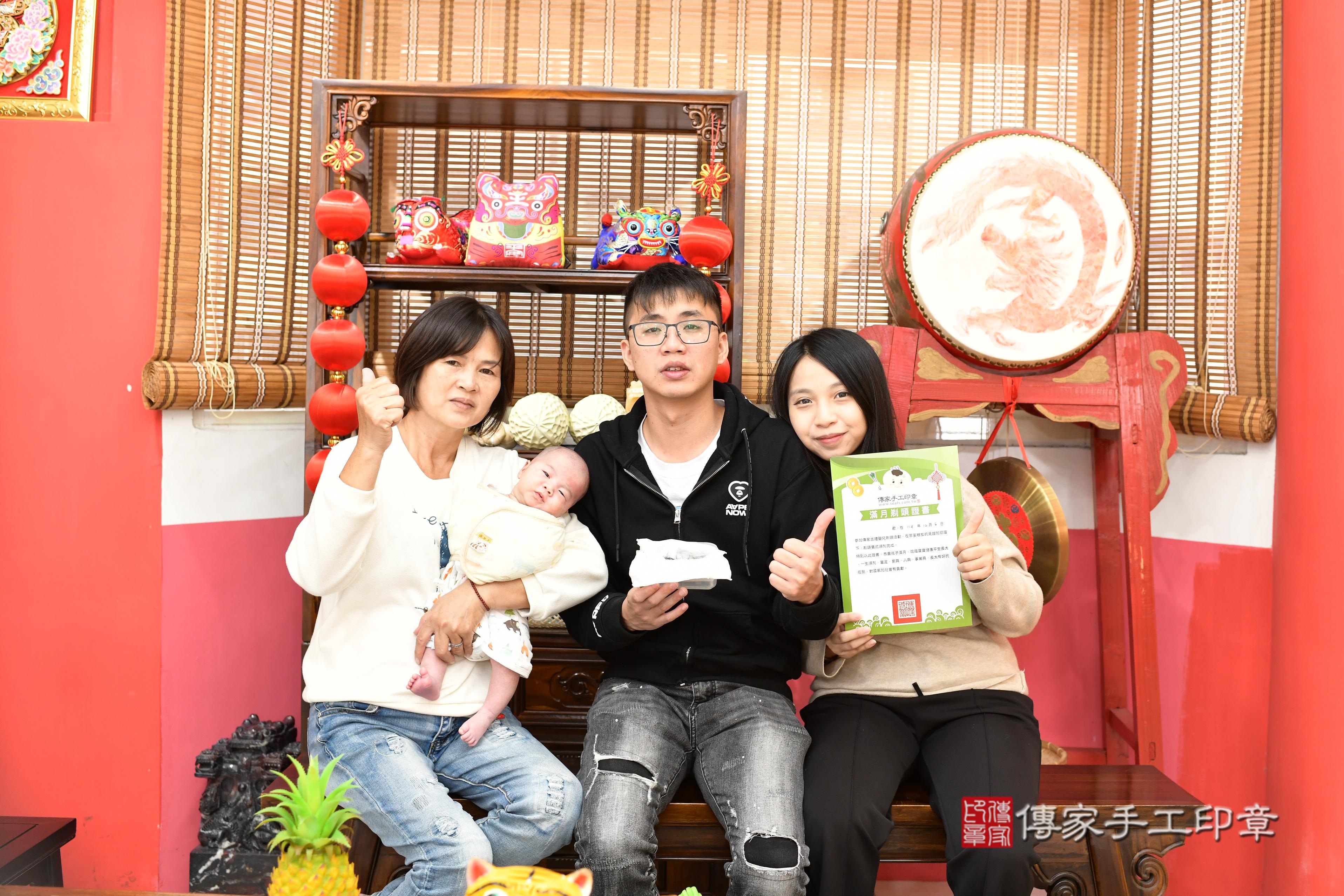 傳家手工印章高雄店、抓周、度脺、中國風會場、傳家嬰兒古禮、吉祥話、抓周道具物品24種、拍照。抓周證書。寶寶抓周、滿周歲、生日快樂、祝福