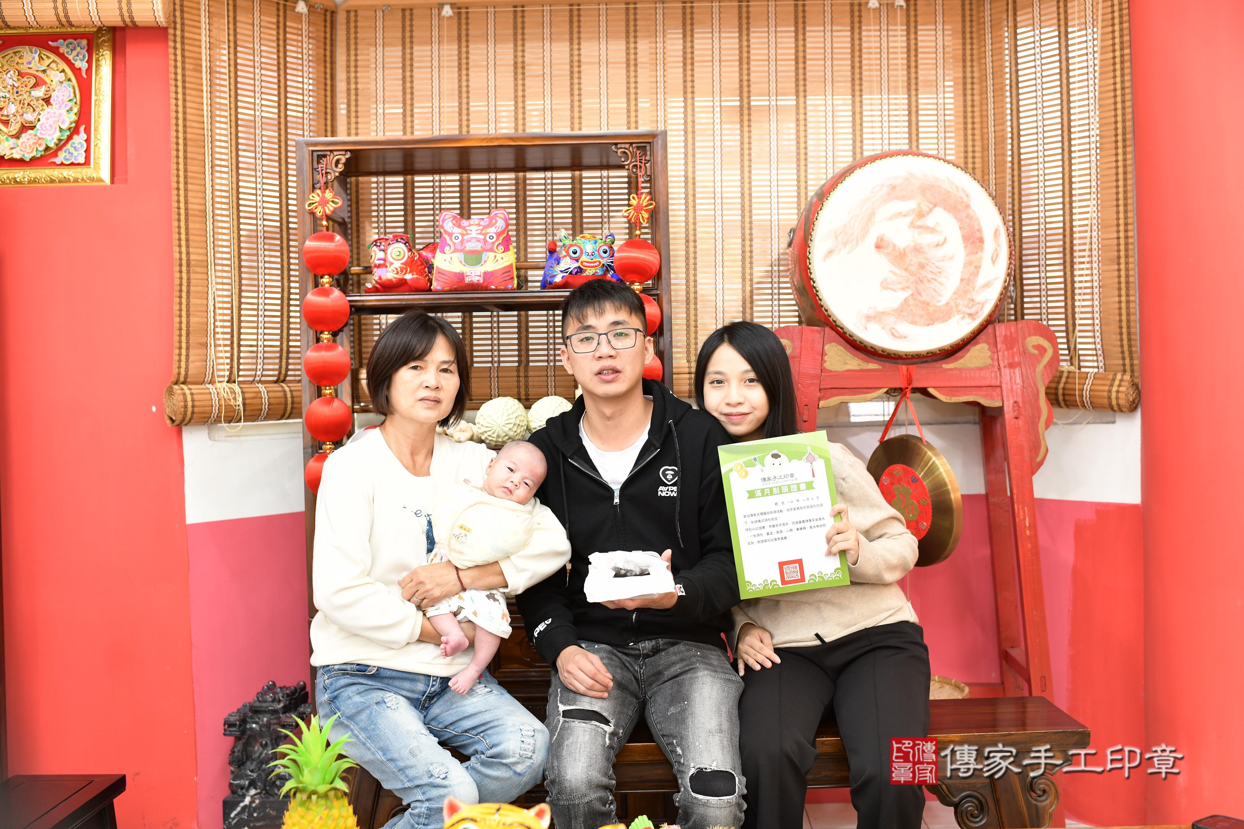 剃頭儀式，見證寶寶的成長第一步！高雄市鳳山區言言寶貝滿月來店剃頭理 .....照：6