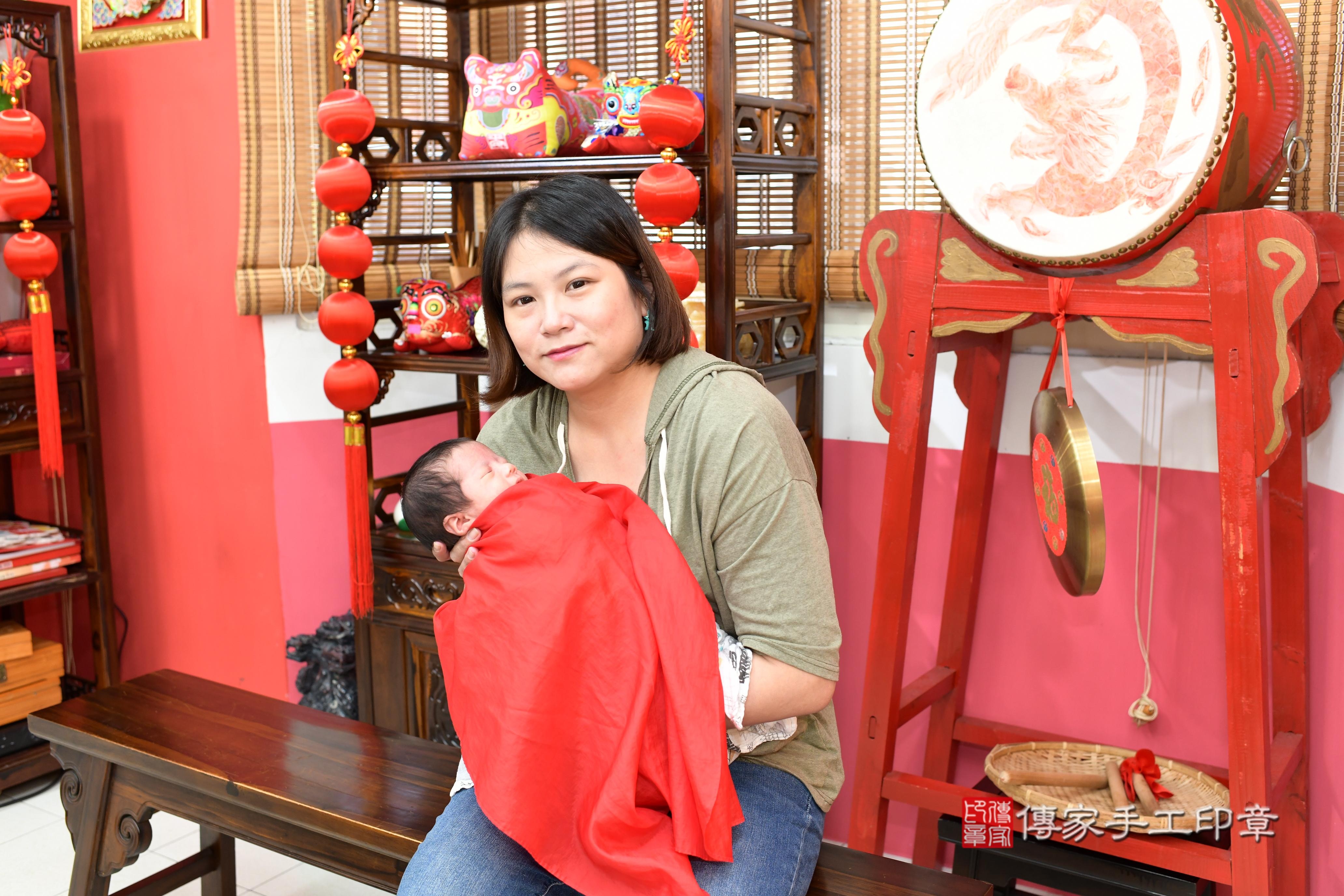 傳家手工印章高雄店、抓周、度脺、中國風會場、傳家嬰兒古禮、吉祥話、抓周道具物品24種、拍照。抓周證書。寶寶抓周、滿周歲、生日快樂、祝福