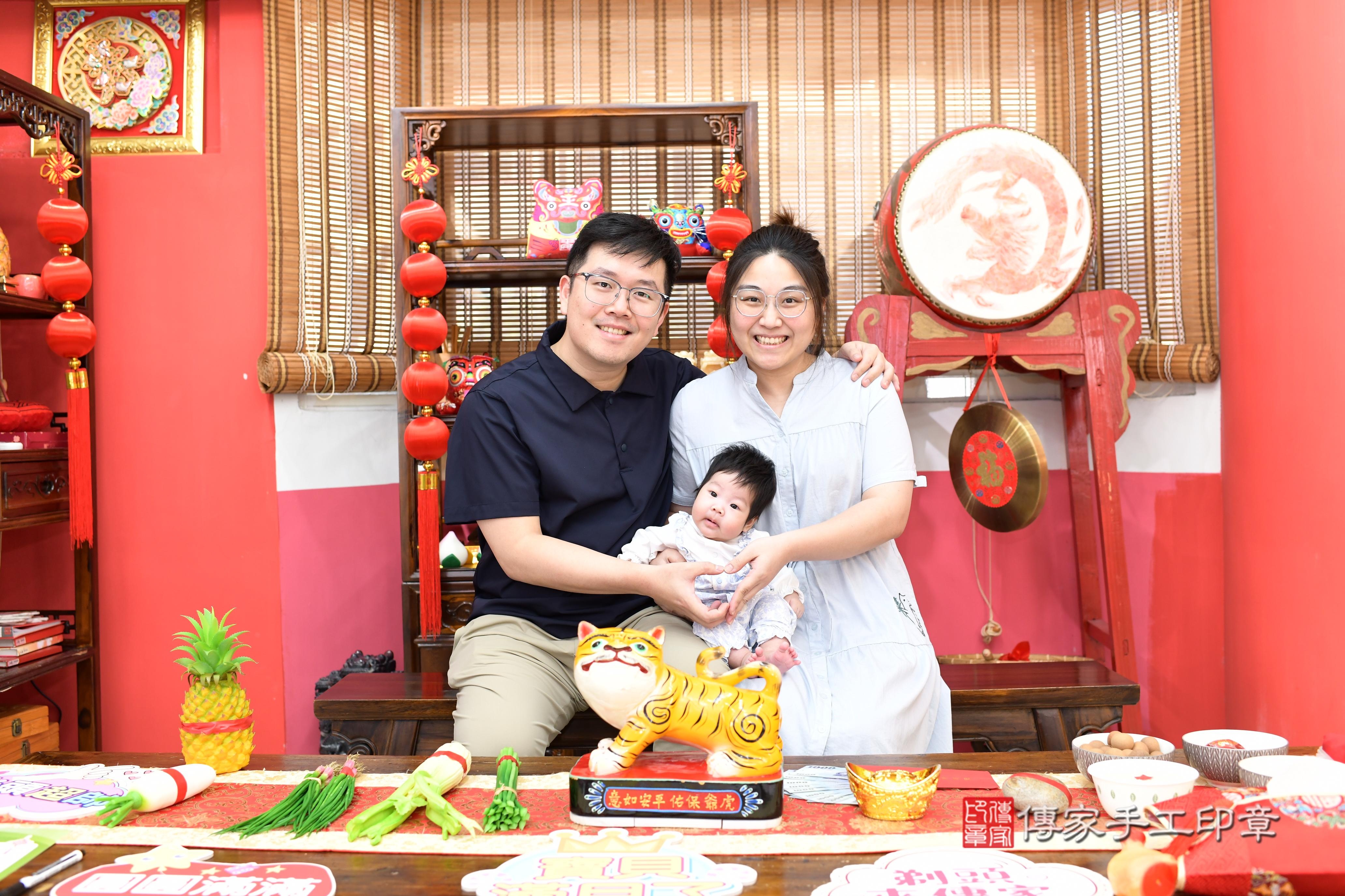 傳家手工印章高雄店、抓周、度脺、中國風會場、傳家嬰兒古禮、吉祥話、抓周道具物品24種、拍照。抓周證書。寶寶抓周、滿周歲、生日快樂、祝福