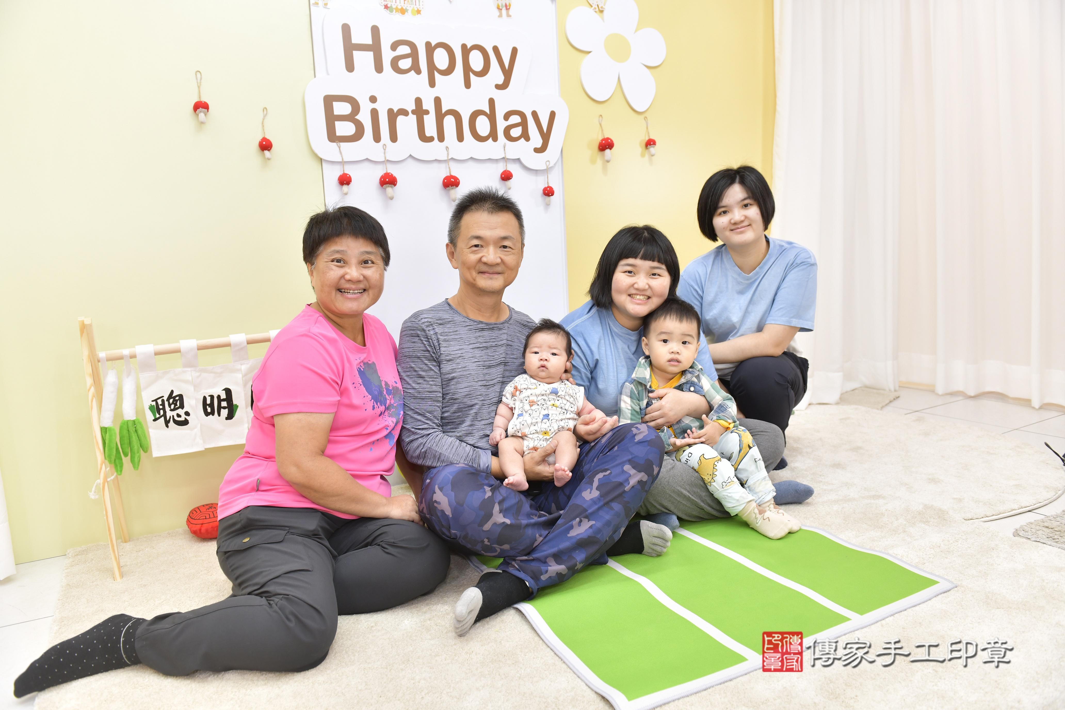 傳家手工印章新竹店、抓周、度脺、中國風會場、傳家嬰兒古禮、吉祥話、抓周道具物品24種、拍照。抓周證書。寶寶抓周、滿周歲、生日快樂、祝福