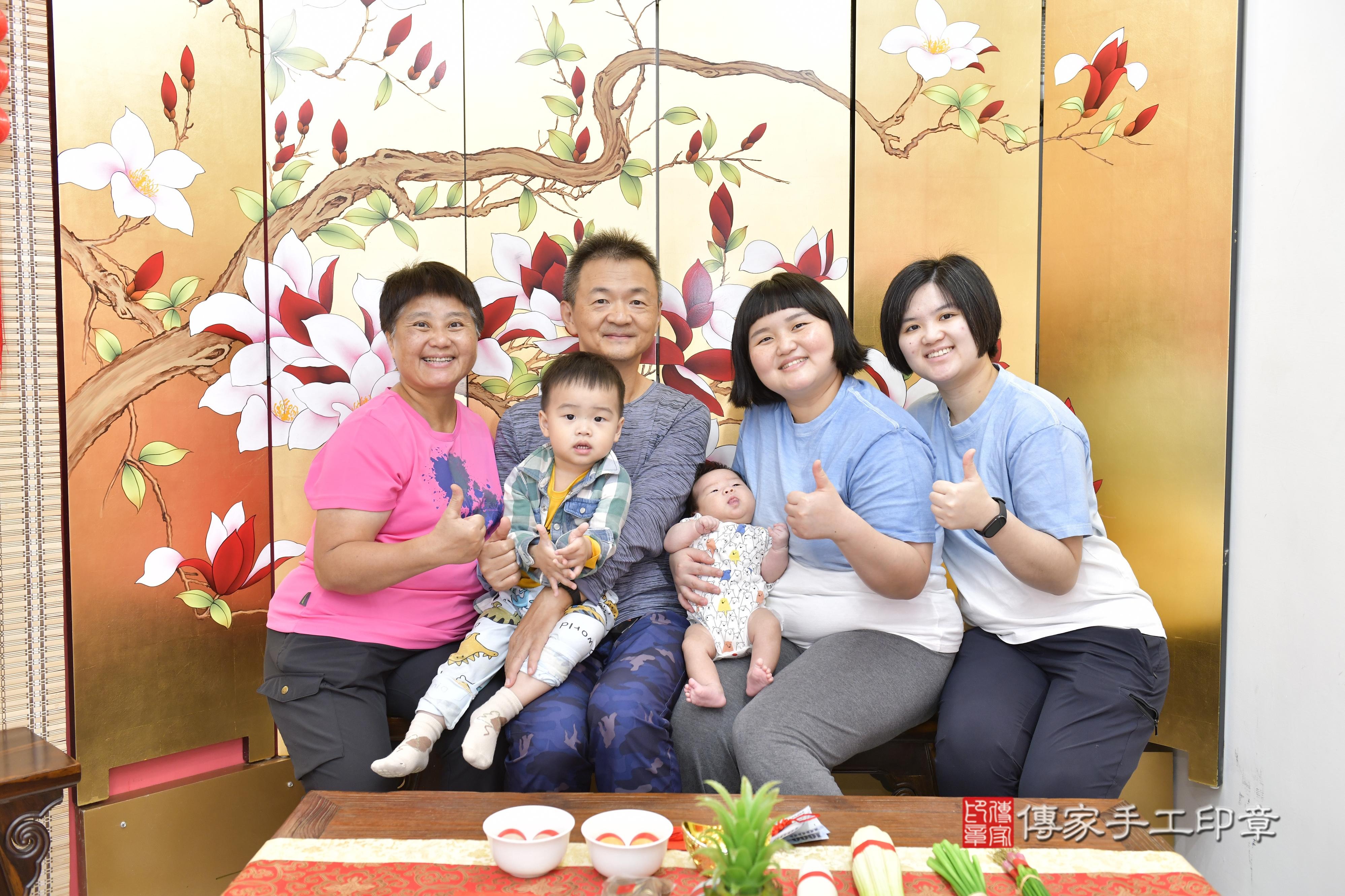 傳家手工印章新竹店、抓周、度脺、中國風會場、傳家嬰兒古禮、吉祥話、抓周道具物品24種、拍照。抓周證書。寶寶抓周、滿周歲、生日快樂、祝福