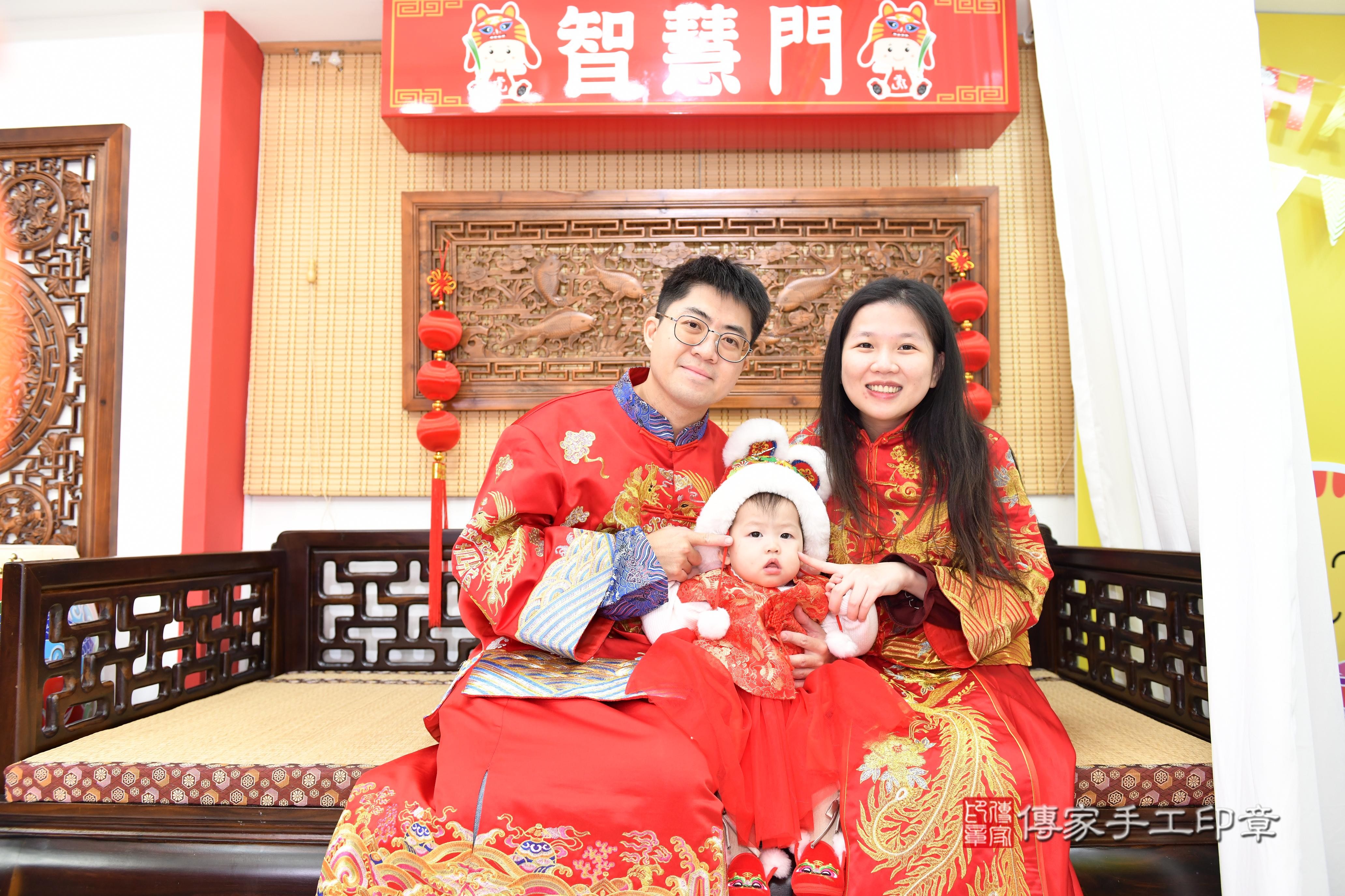 傳家手工印章台南店、抓周、度脺、美式風會場、傳家嬰兒古禮、吉祥話、抓周道具物品24種、拍照。抓周證書。寶寶抓周、滿周歲、生日快樂、祝福