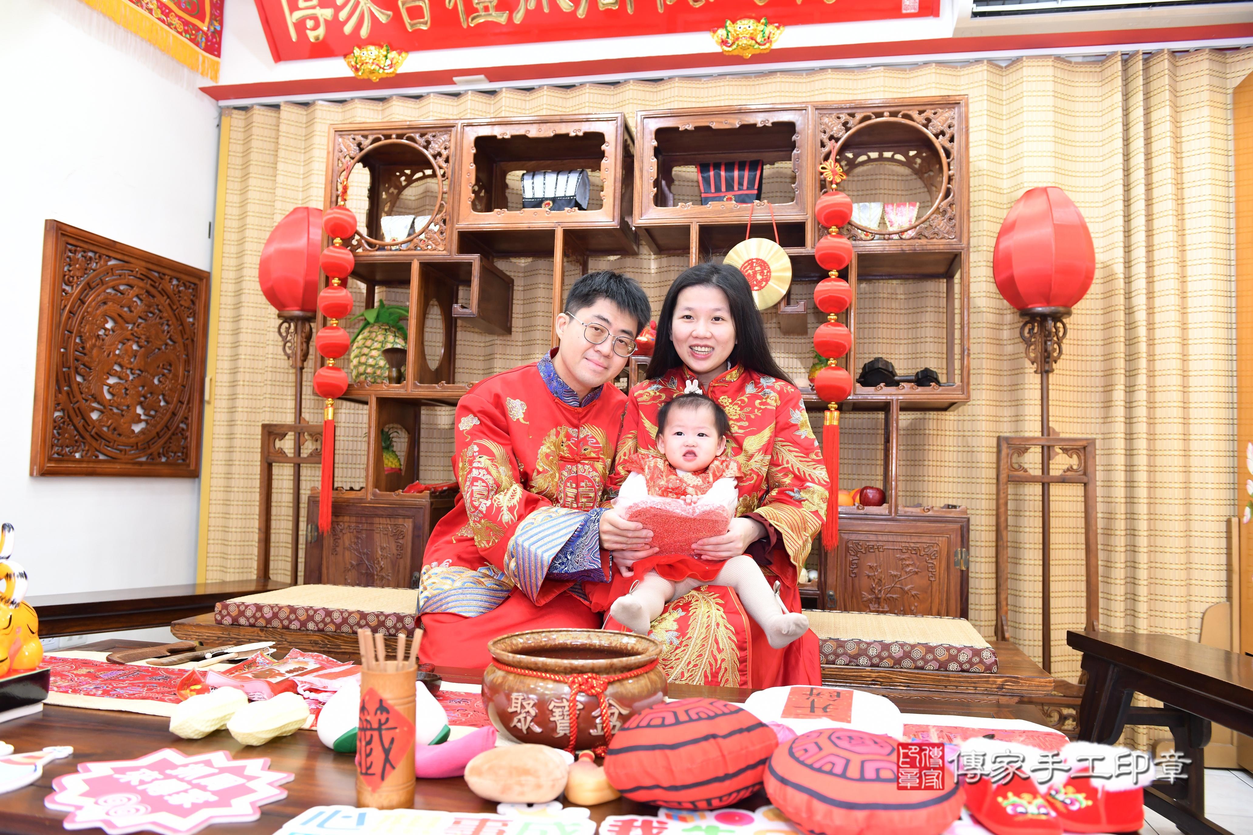 傳家手工印章台南店、抓周、度脺、美式風會場、傳家嬰兒古禮、吉祥話、抓周道具物品24種、拍照。抓周證書。寶寶抓周、滿周歲、生日快樂、祝福