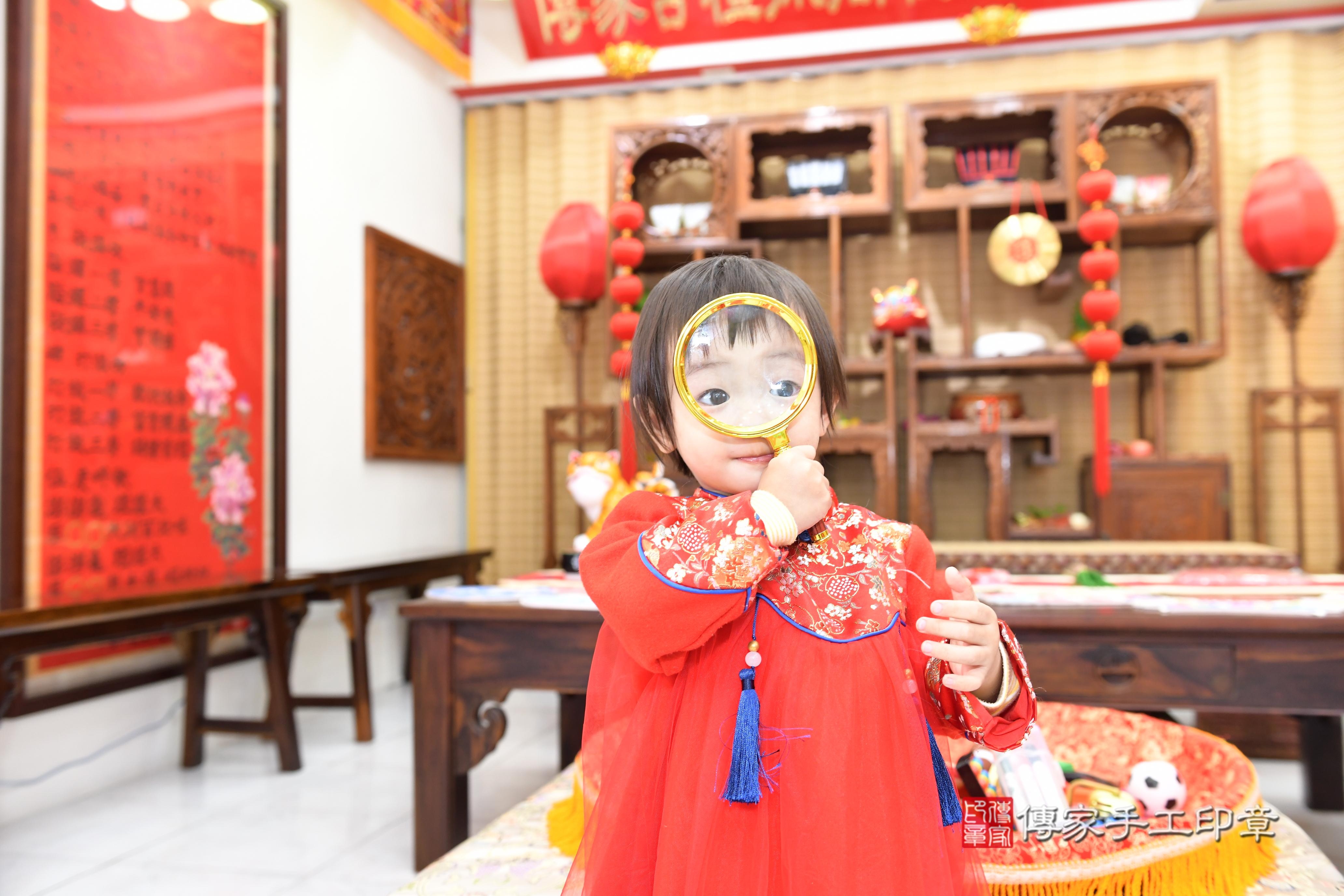 傳家手工印章台南店、抓周、度脺、美式風會場、傳家嬰兒古禮、吉祥話、抓周道具物品24種、拍照。抓周證書。寶寶抓周、滿周歲、生日快樂、祝福