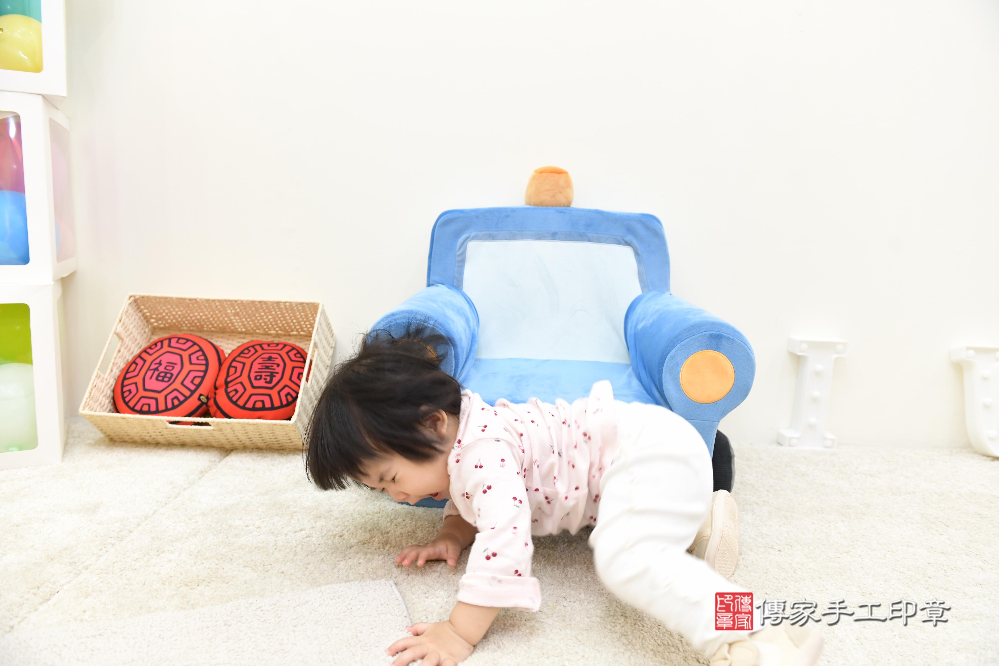 傳家手工印章台南店、抓周、度脺、美式風會場、傳家嬰兒古禮、吉祥話、抓周道具物品24種、拍照。抓周證書。寶寶抓周、滿周歲、生日快樂、祝福