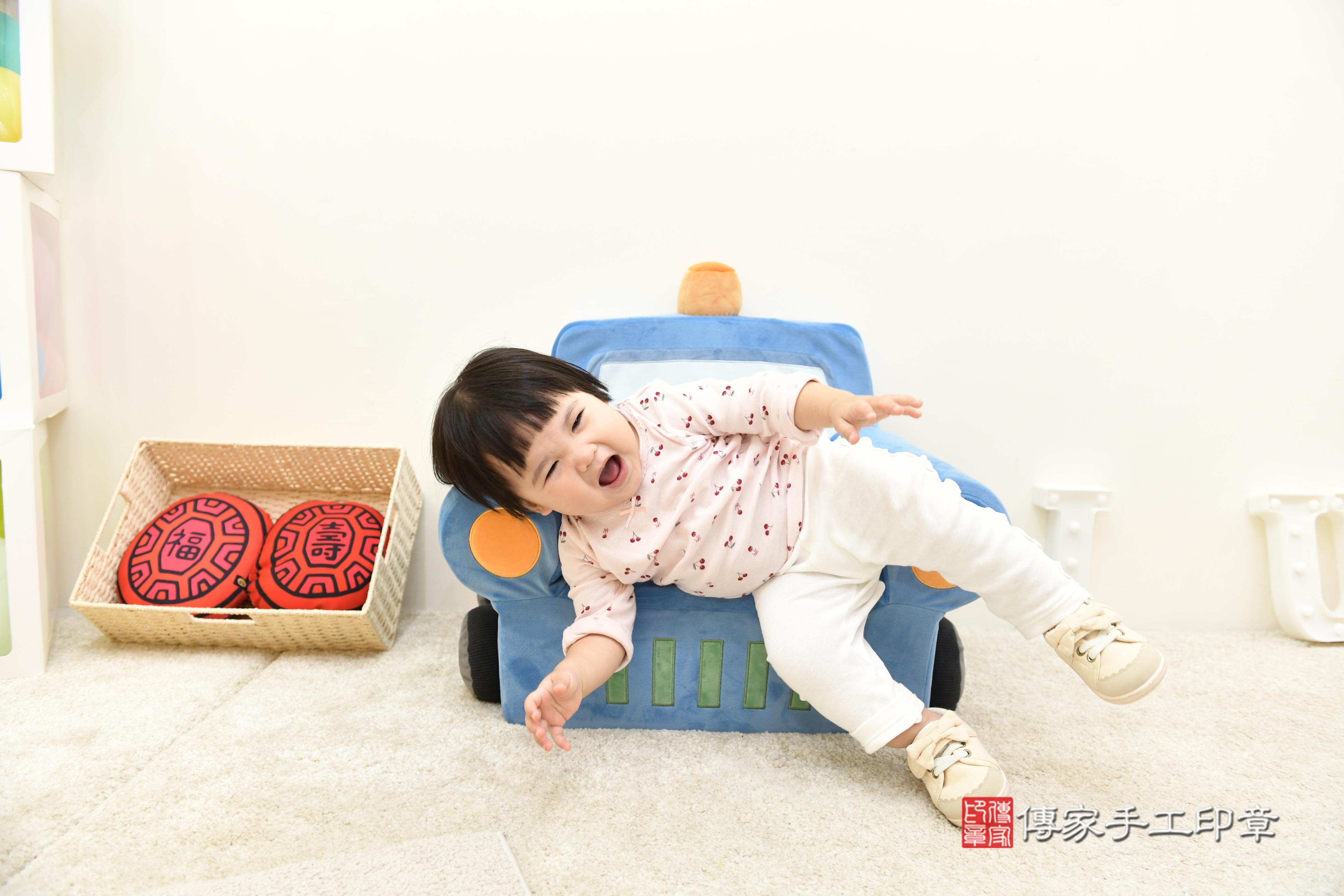 傳家手工印章台南店、抓周、度脺、美式風會場、傳家嬰兒古禮、吉祥話、抓周道具物品24種、拍照。抓周證書。寶寶抓周、滿周歲、生日快樂、祝福