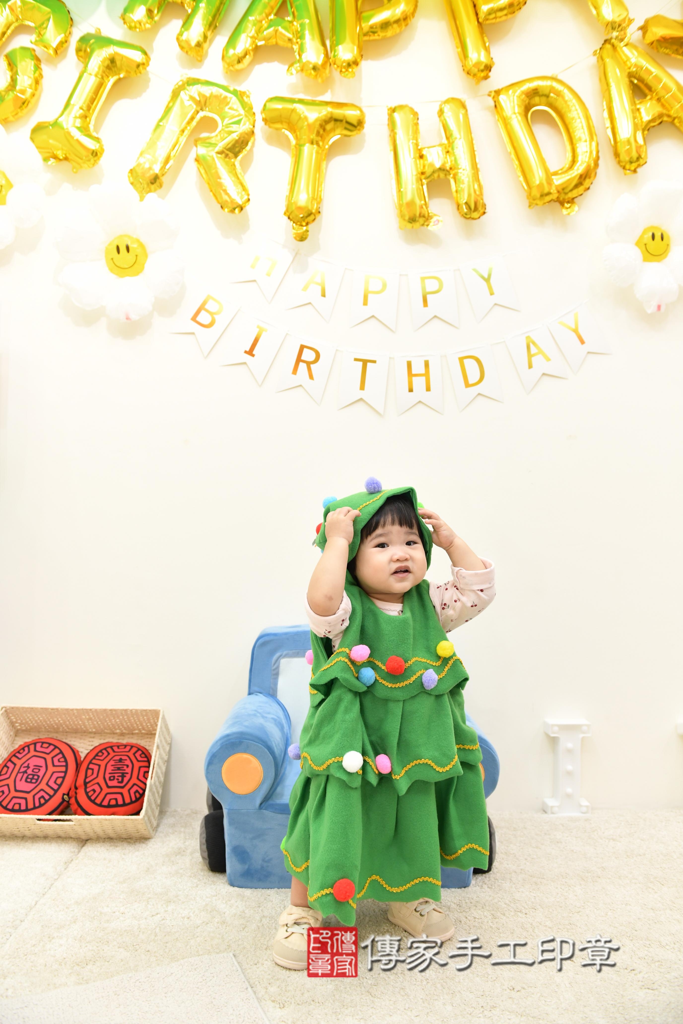 傳家手工印章台南店、抓周、度脺、美式風會場、傳家嬰兒古禮、吉祥話、抓周道具物品24種、拍照。抓周證書。寶寶抓周、滿周歲、生日快樂、祝福