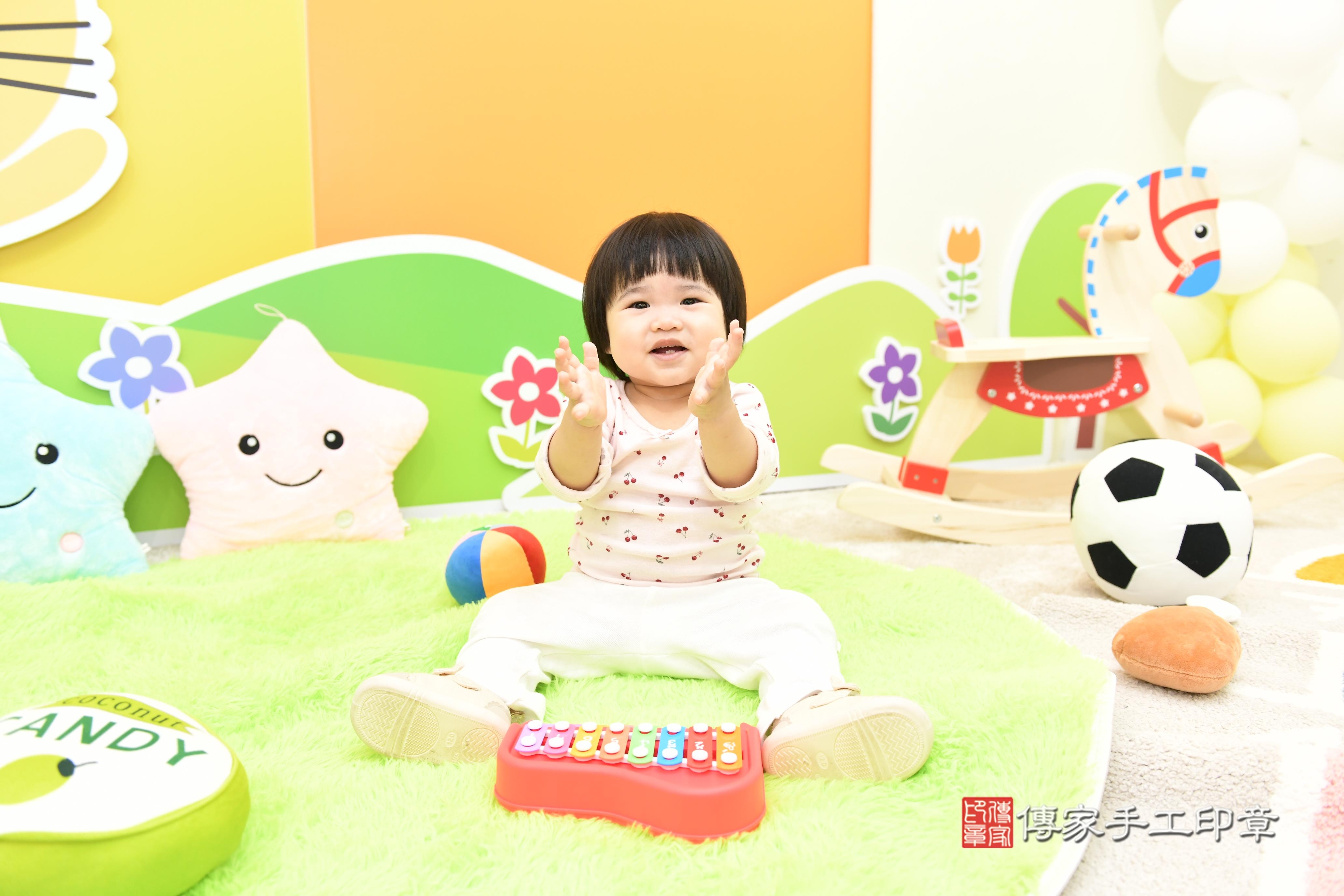 傳家手工印章台南店、抓周、度脺、美式風會場、傳家嬰兒古禮、吉祥話、抓周道具物品24種、拍照。抓周證書。寶寶抓周、滿周歲、生日快樂、祝福