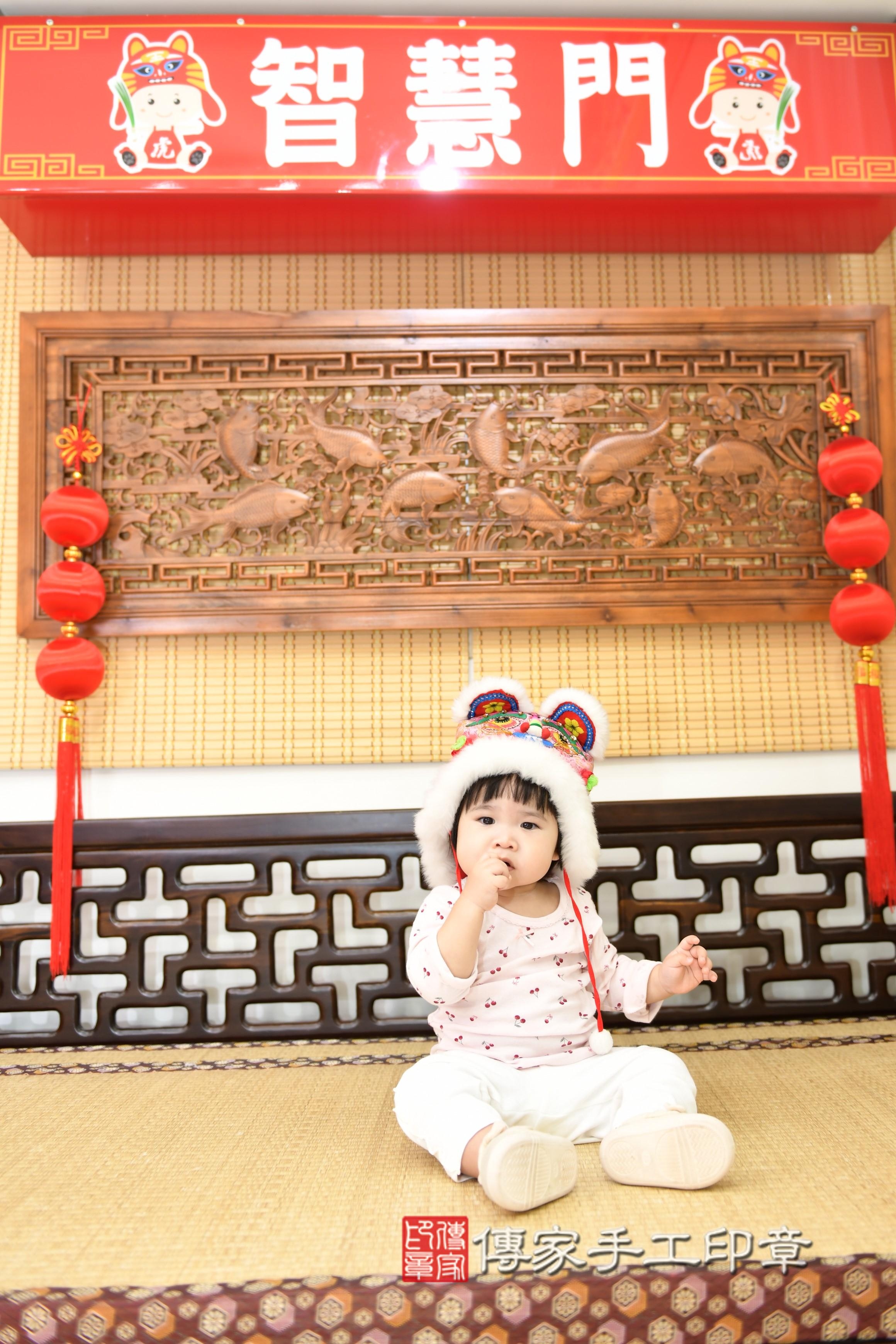 傳家手工印章台南店、抓周、度脺、美式風會場、傳家嬰兒古禮、吉祥話、抓周道具物品24種、拍照。抓周證書。寶寶抓周、滿周歲、生日快樂、祝福