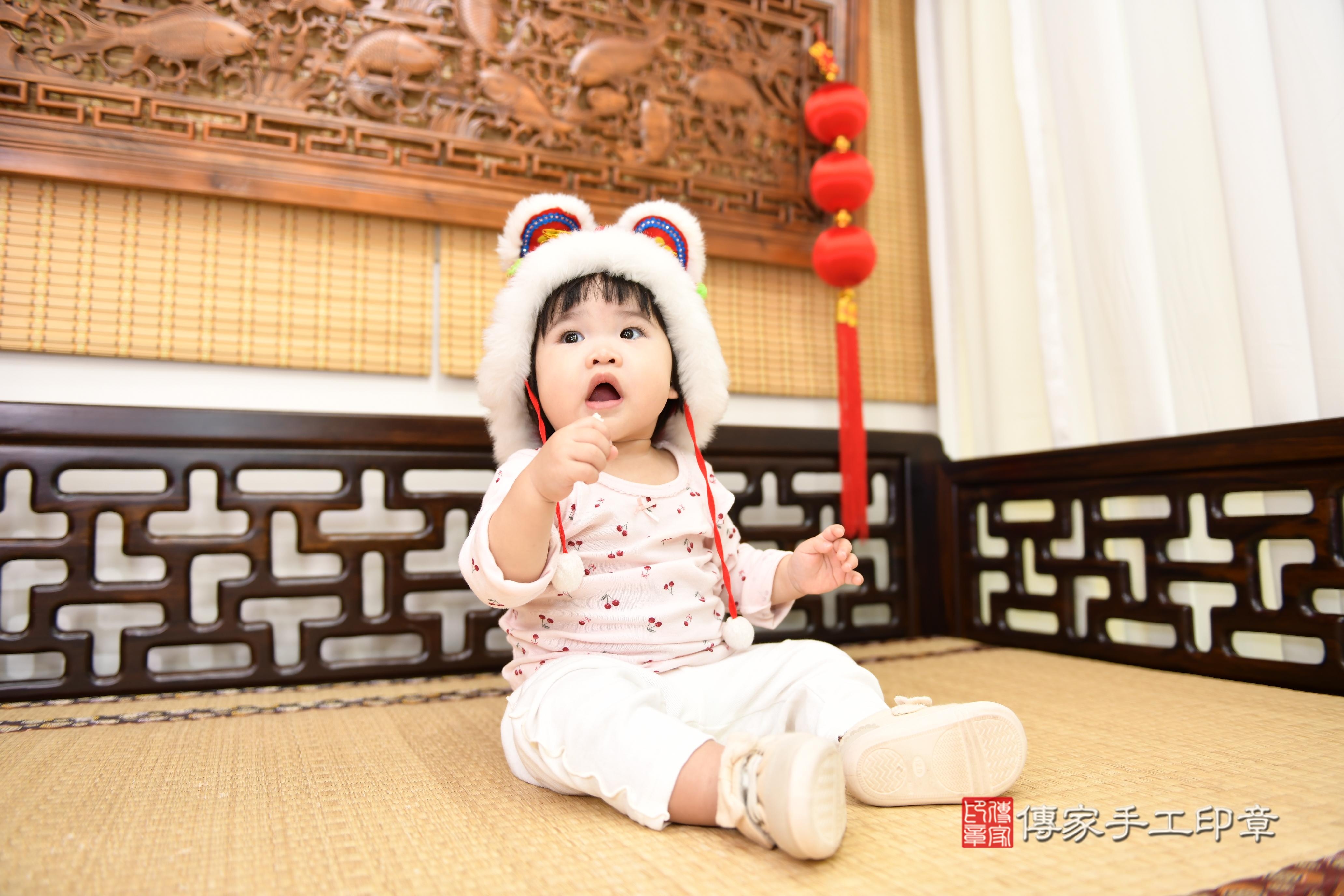 傳家手工印章台南店、抓周、度脺、美式風會場、傳家嬰兒古禮、吉祥話、抓周道具物品24種、拍照。抓周證書。寶寶抓周、滿周歲、生日快樂、祝福