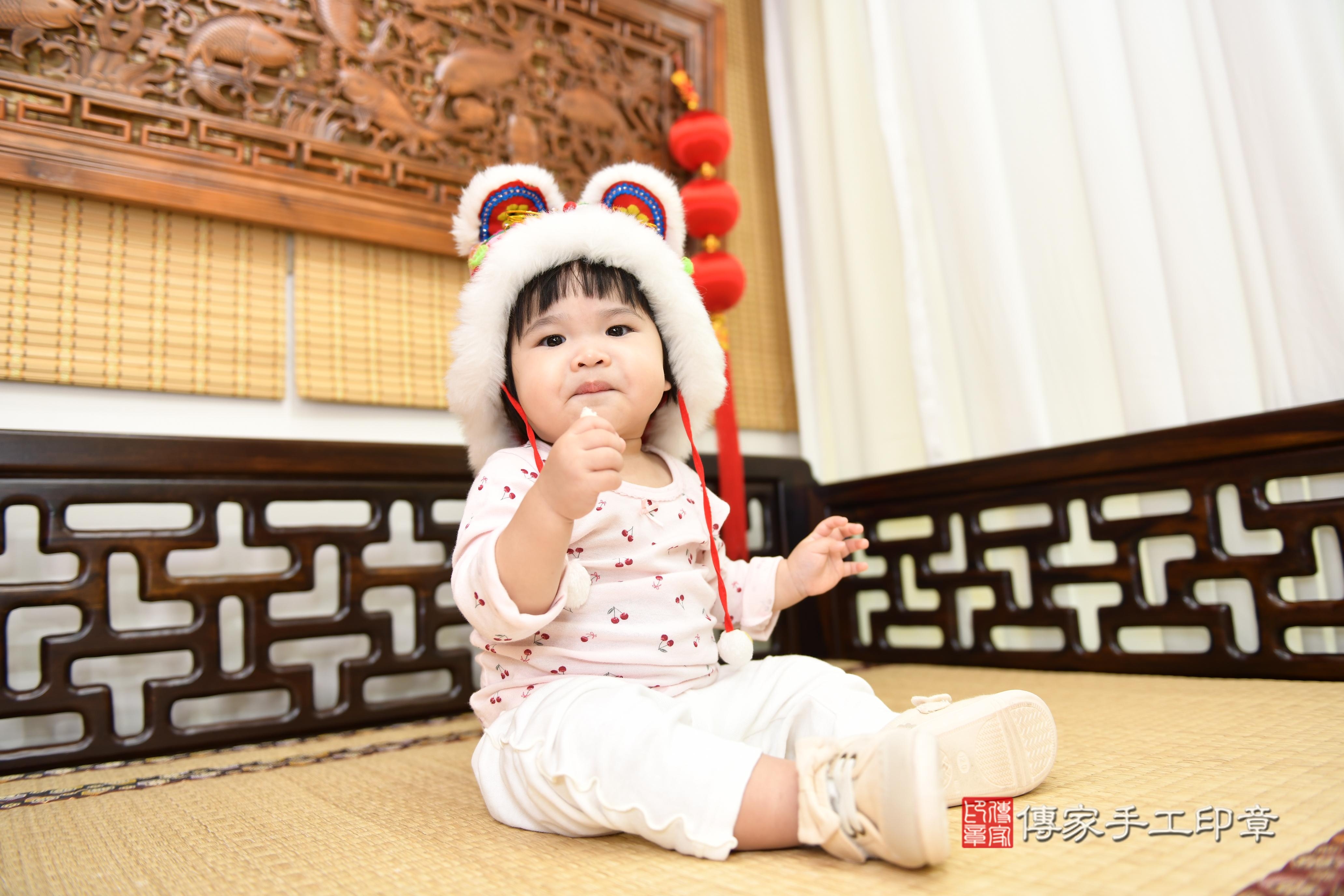 傳家手工印章台南店、抓周、度脺、美式風會場、傳家嬰兒古禮、吉祥話、抓周道具物品24種、拍照。抓周證書。寶寶抓周、滿周歲、生日快樂、祝福