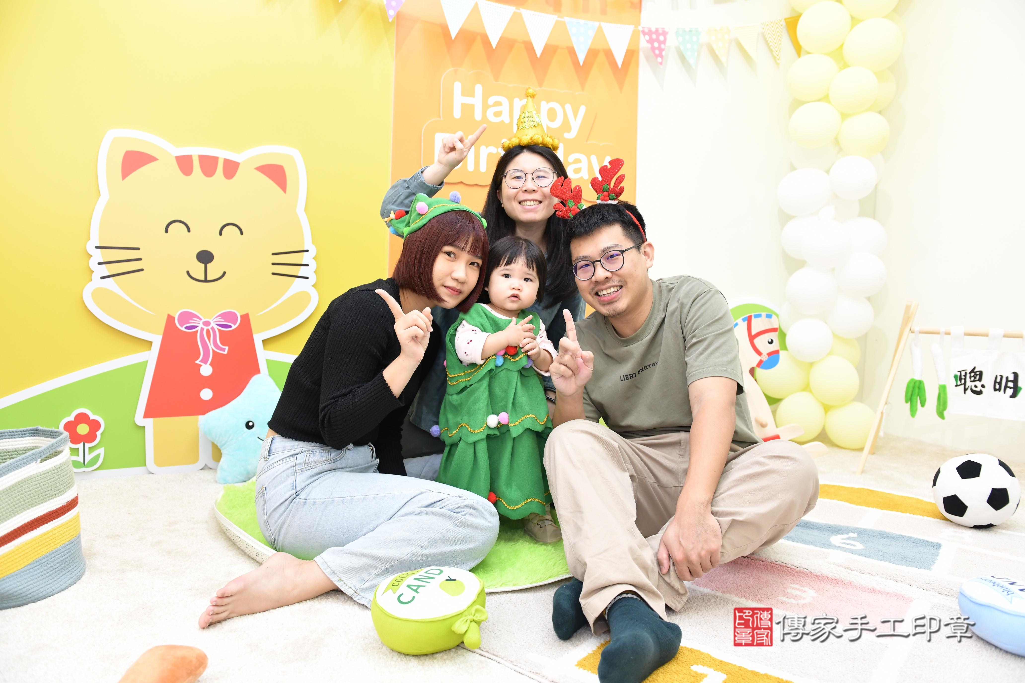 傳家手工印章台南店、抓周、度脺、美式風會場、傳家嬰兒古禮、吉祥話、抓周道具物品24種、拍照。抓周證書。寶寶抓周、滿周歲、生日快樂、祝福