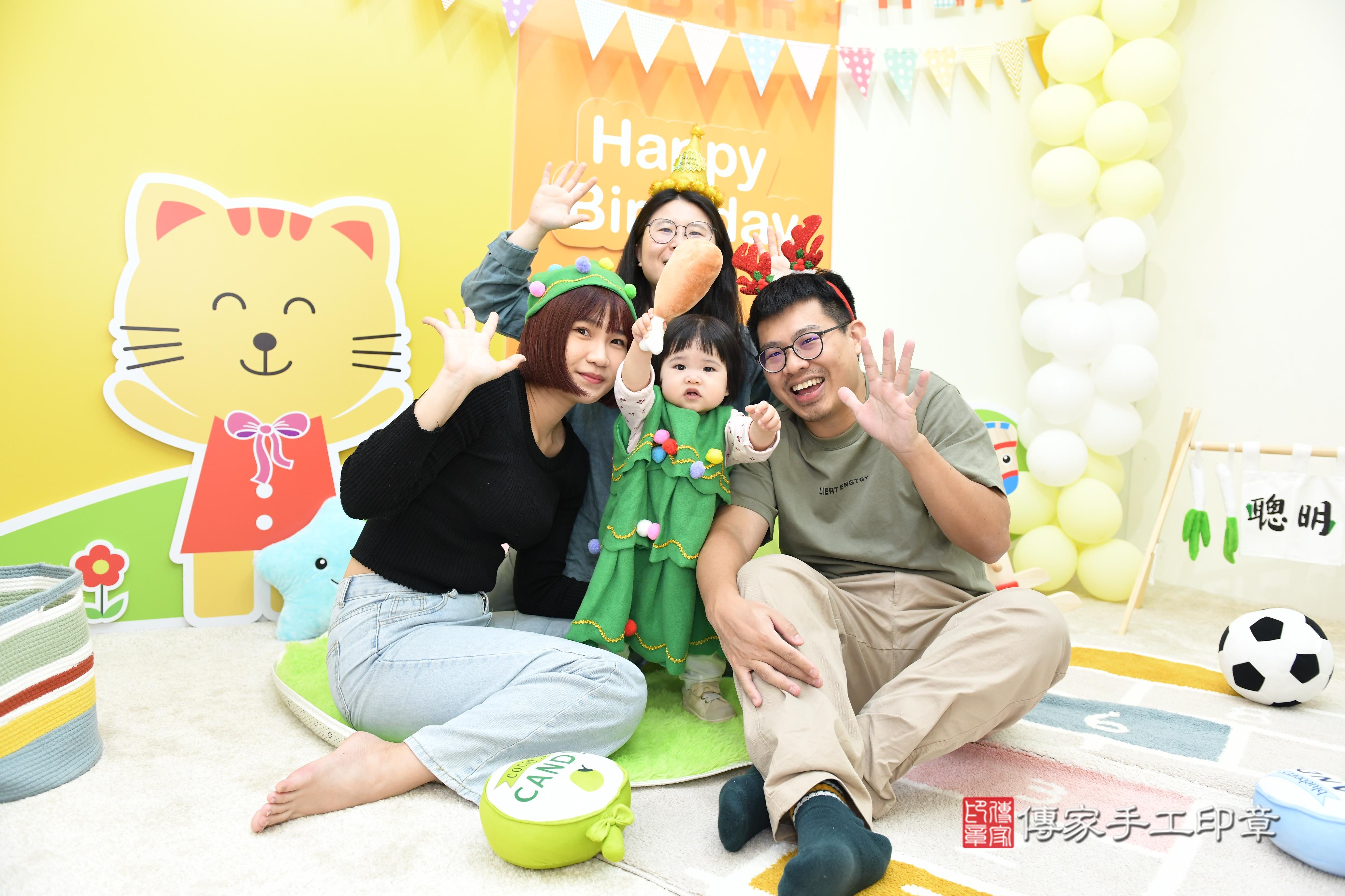 傳家手工印章台南店、抓周、度脺、美式風會場、傳家嬰兒古禮、吉祥話、抓周道具物品24種、拍照。抓周證書。寶寶抓周、滿周歲、生日快樂、祝福