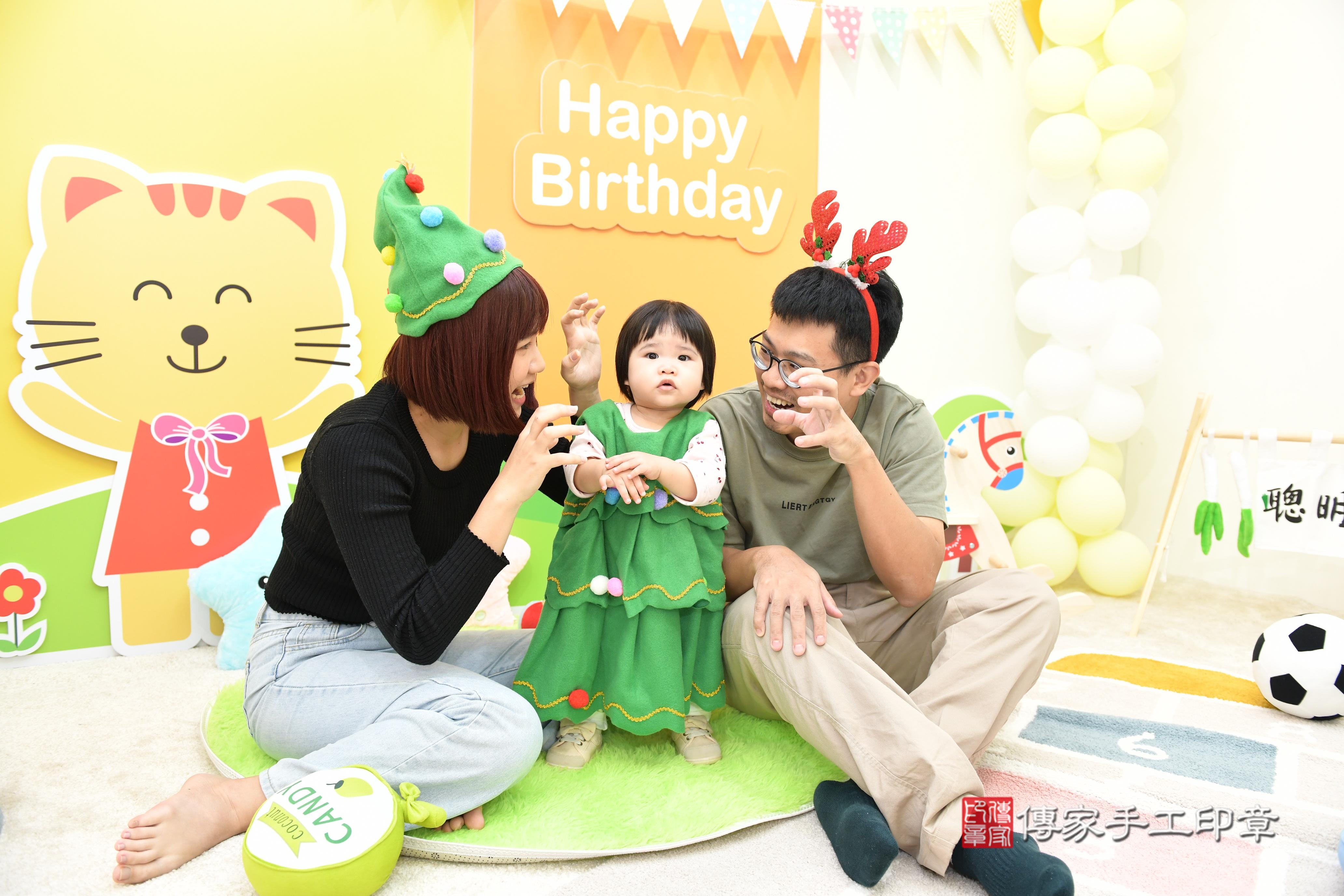 傳家手工印章台南店、抓周、度脺、美式風會場、傳家嬰兒古禮、吉祥話、抓周道具物品24種、拍照。抓周證書。寶寶抓周、滿周歲、生日快樂、祝福