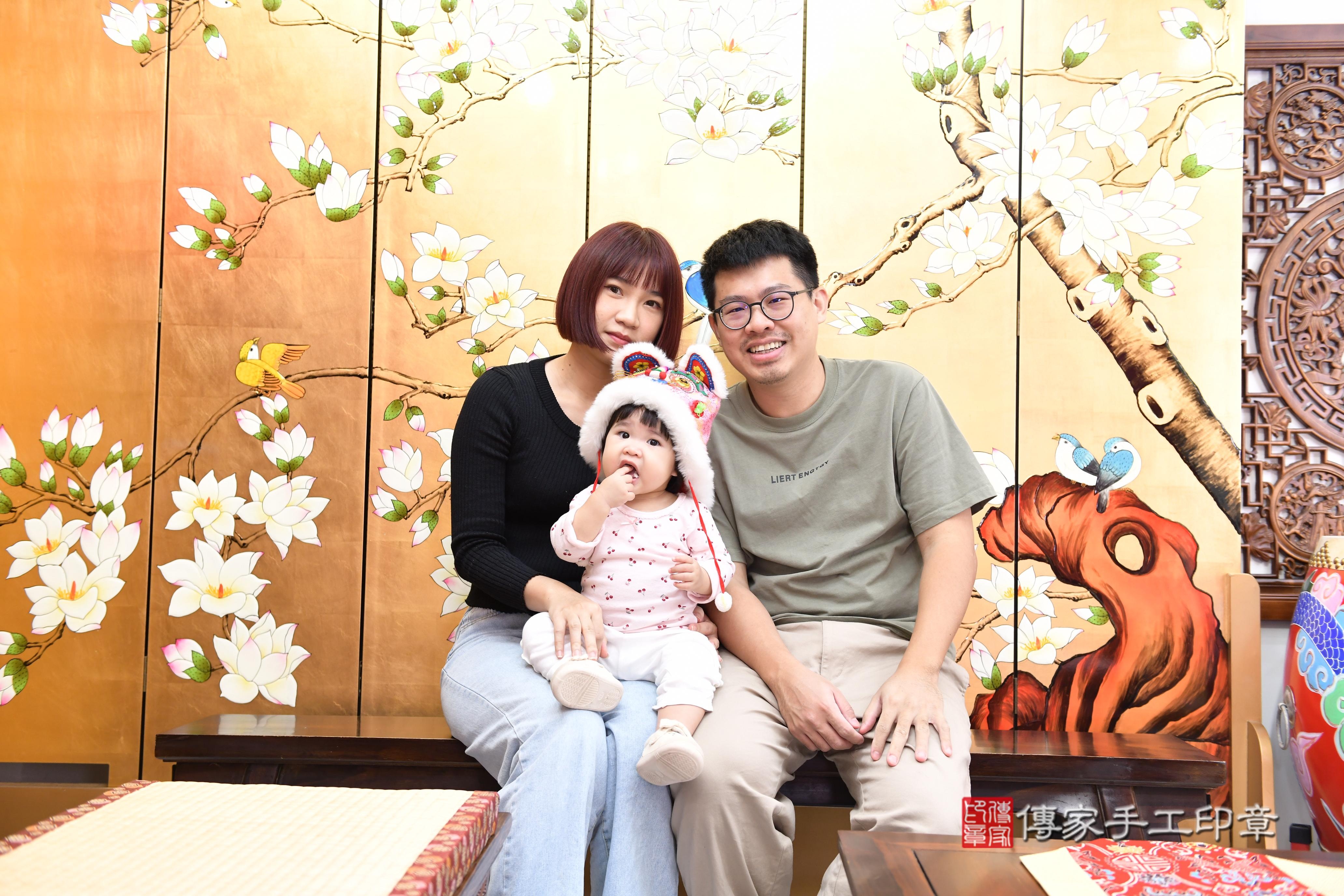 傳家手工印章台南店、抓周、度脺、美式風會場、傳家嬰兒古禮、吉祥話、抓周道具物品24種、拍照。抓周證書。寶寶抓周、滿周歲、生日快樂、祝福