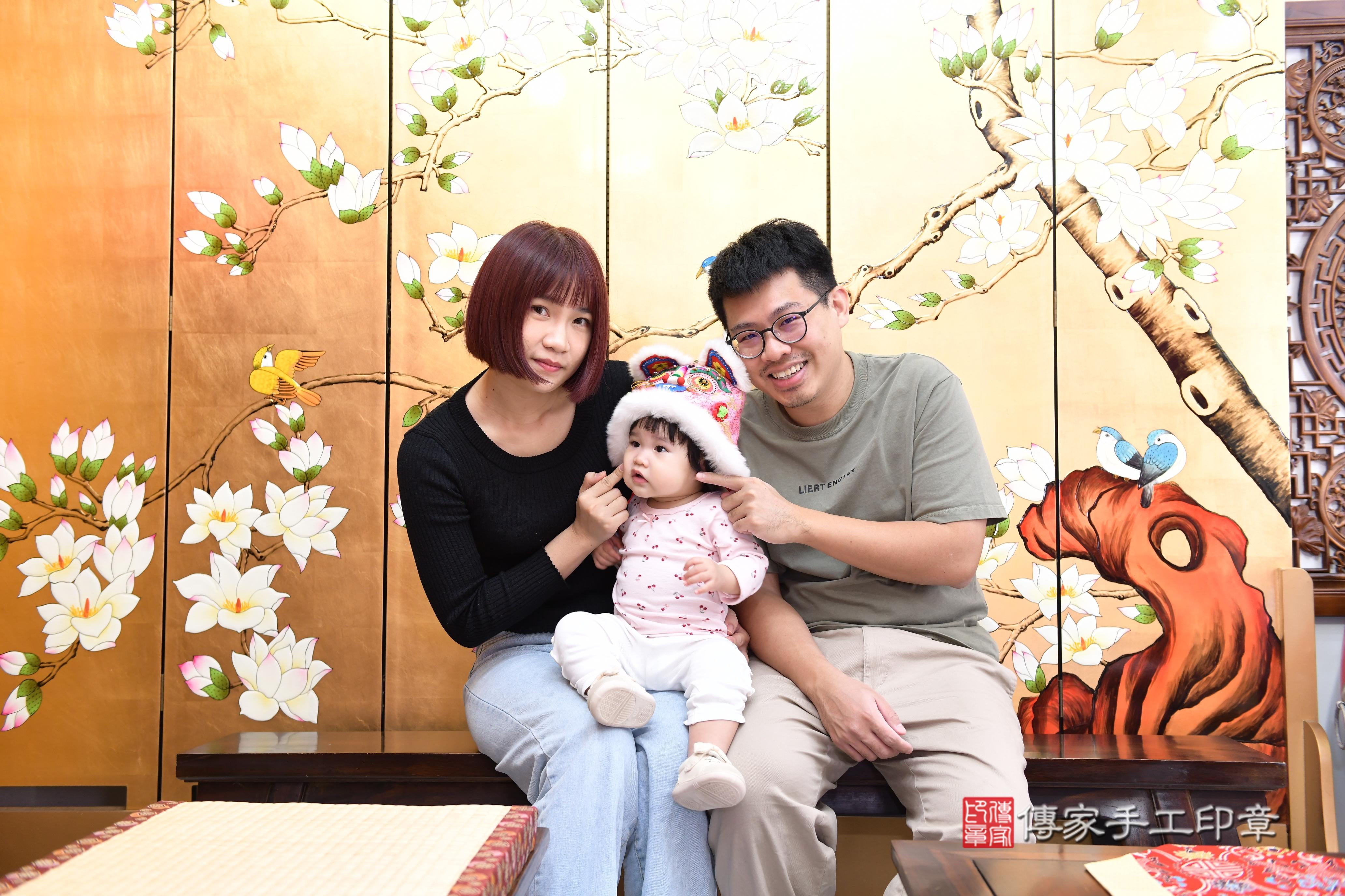 傳家手工印章台南店、抓周、度脺、美式風會場、傳家嬰兒古禮、吉祥話、抓周道具物品24種、拍照。抓周證書。寶寶抓周、滿周歲、生日快樂、祝福