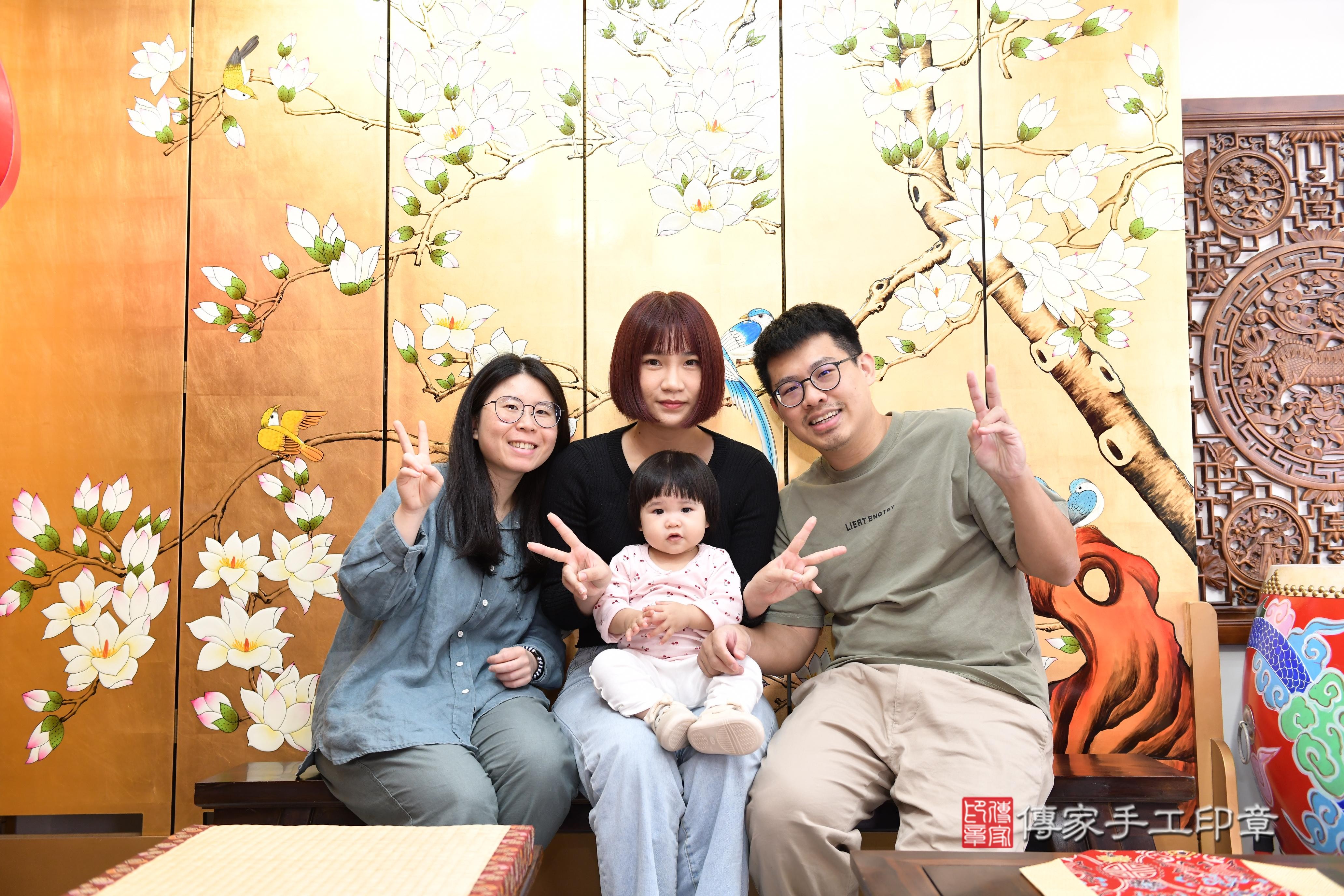 傳家手工印章台南店、抓周、度脺、美式風會場、傳家嬰兒古禮、吉祥話、抓周道具物品24種、拍照。抓周證書。寶寶抓周、滿周歲、生日快樂、祝福