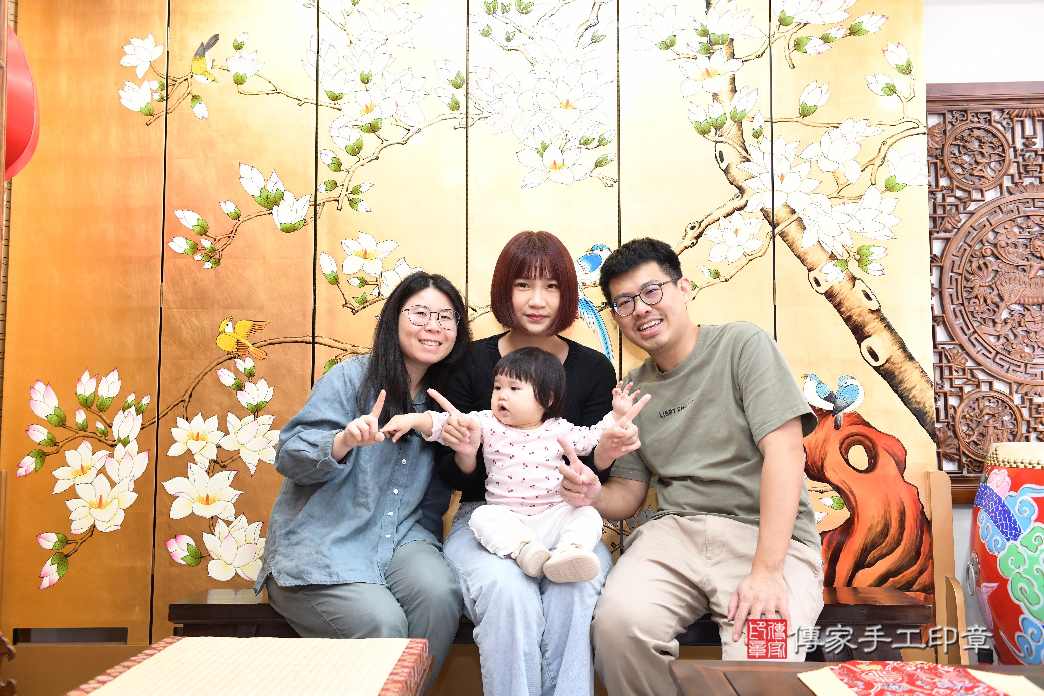 傳家手工印章台南店、抓周、度脺、美式風會場、傳家嬰兒古禮、吉祥話、抓周道具物品24種、拍照。抓周證書。寶寶抓周、滿周歲、生日快樂、祝福