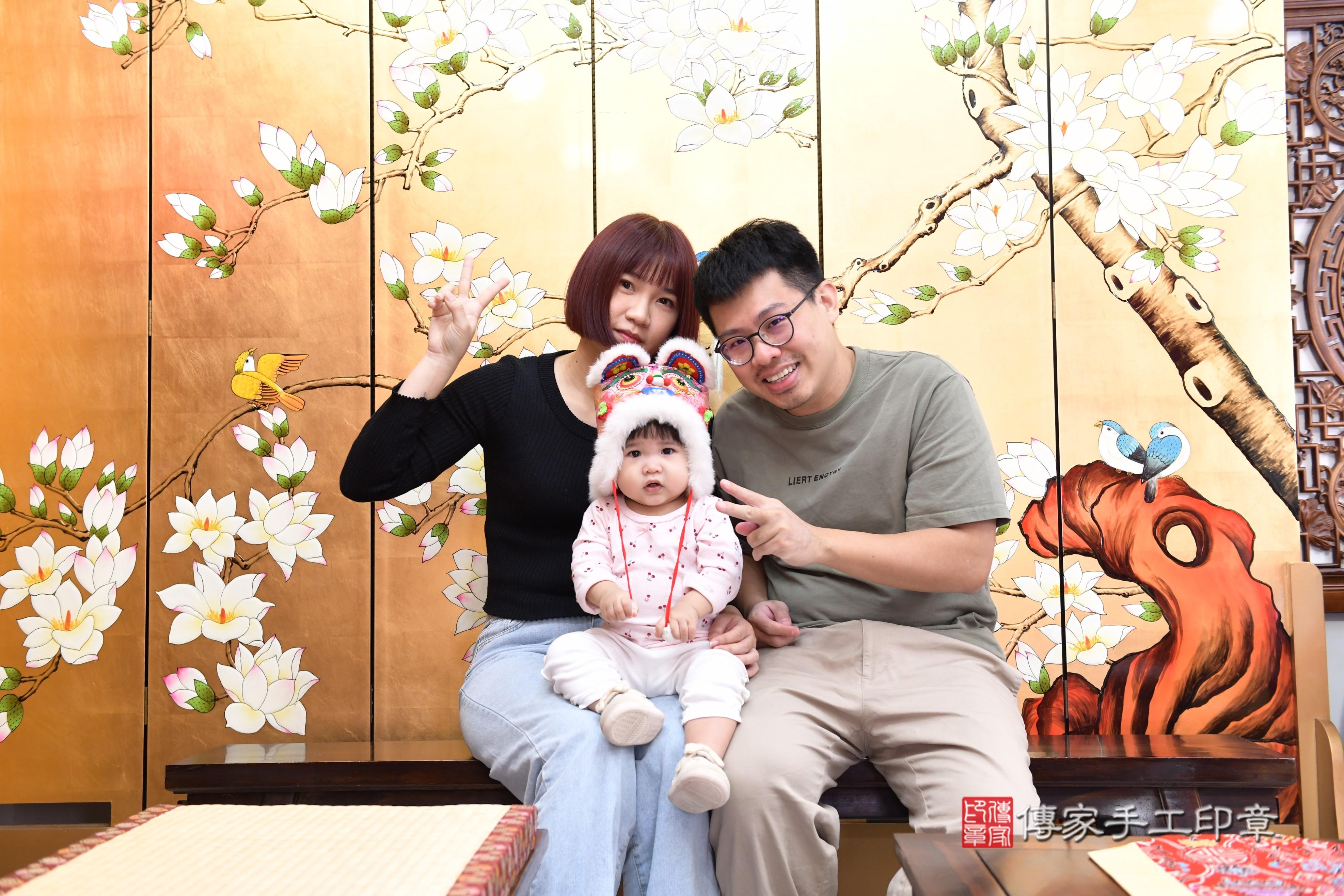 傳家手工印章台南店、抓周、度脺、美式風會場、傳家嬰兒古禮、吉祥話、抓周道具物品24種、拍照。抓周證書。寶寶抓周、滿周歲、生日快樂、祝福