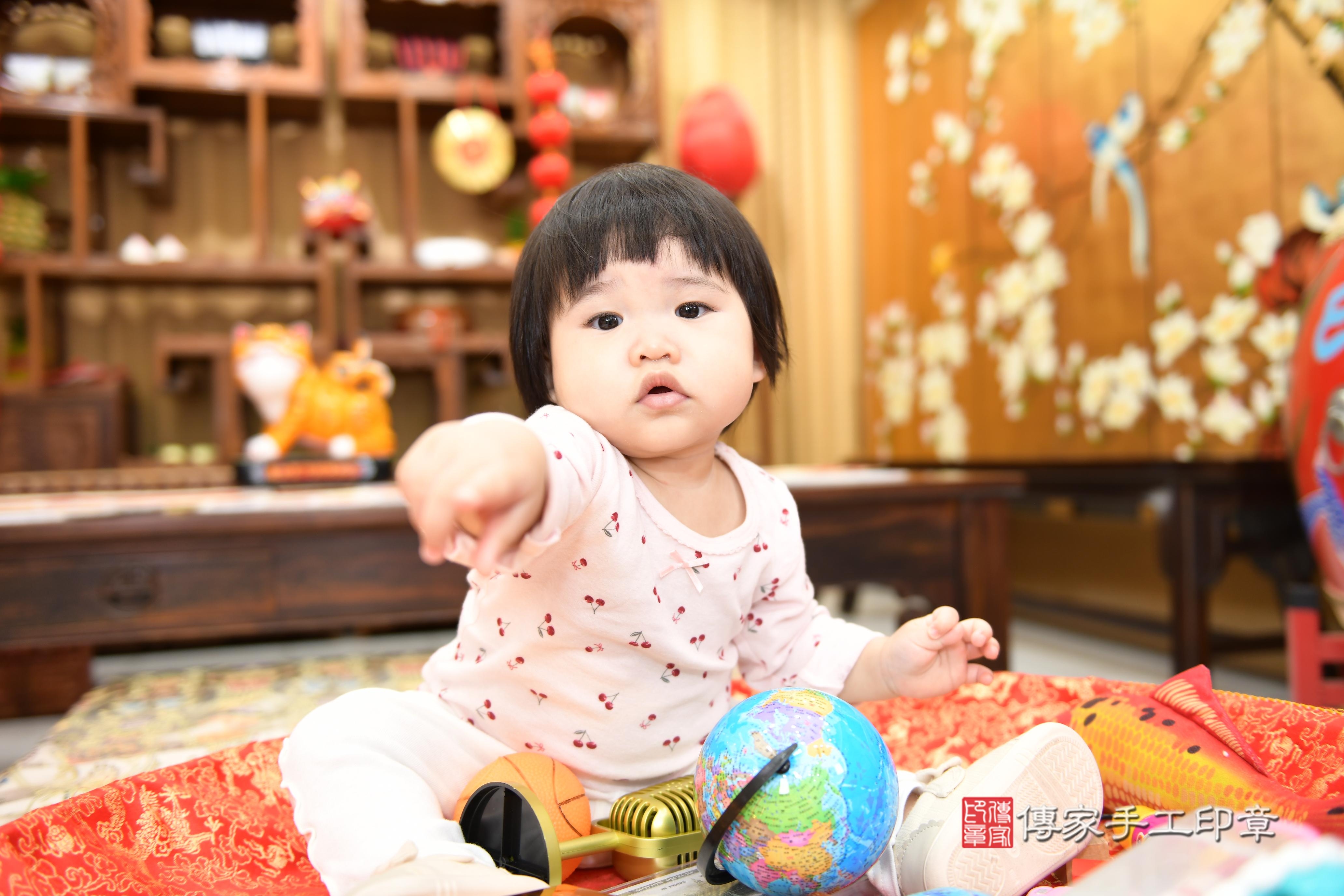 傳家手工印章台南店、抓周、度脺、美式風會場、傳家嬰兒古禮、吉祥話、抓周道具物品24種、拍照。抓周證書。寶寶抓周、滿周歲、生日快樂、祝福