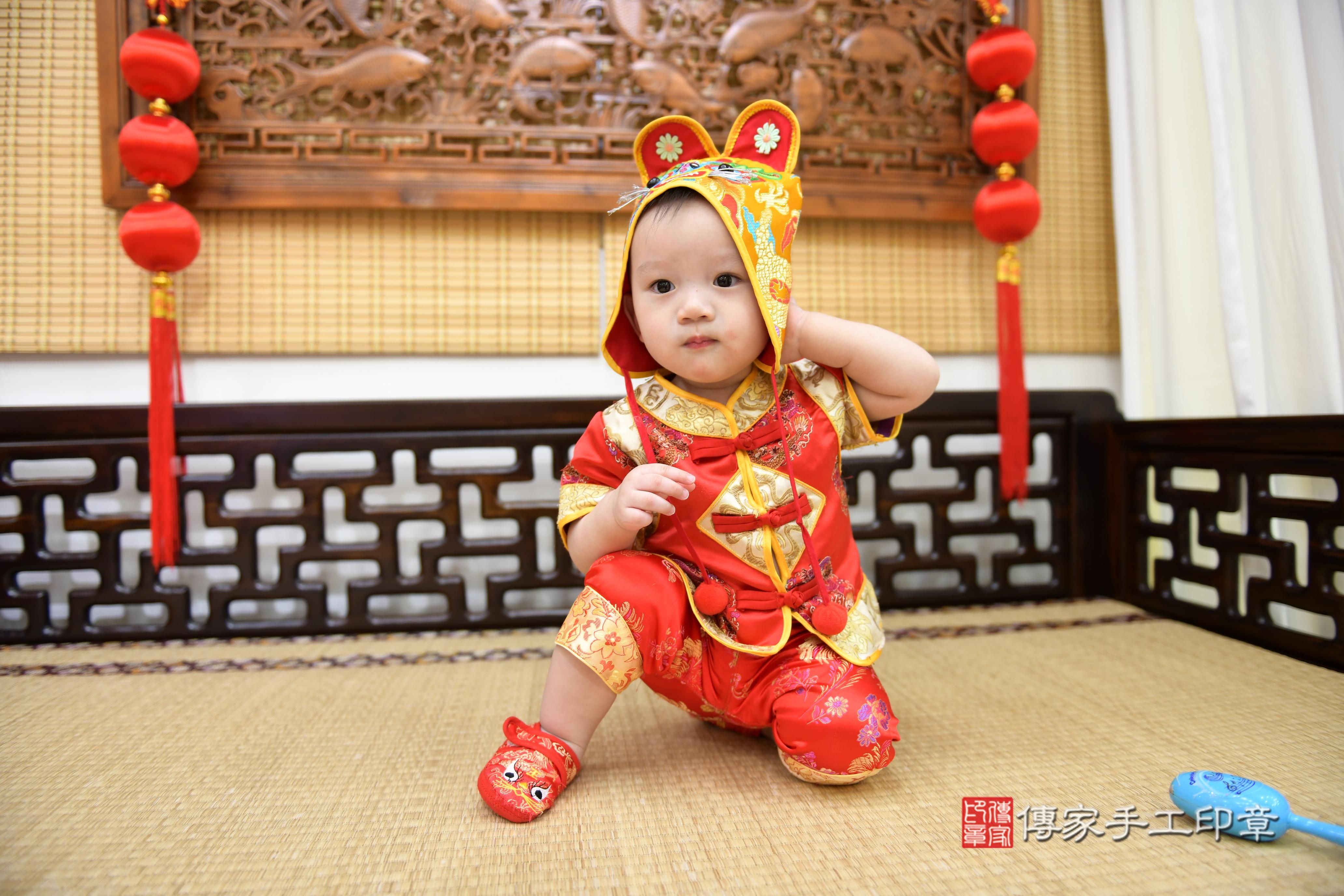 傳家手工印章台南店、抓周、度脺、美式風會場、傳家嬰兒古禮、吉祥話、抓周道具物品24種、拍照。抓周證書。寶寶抓周、滿周歲、生日快樂、祝福