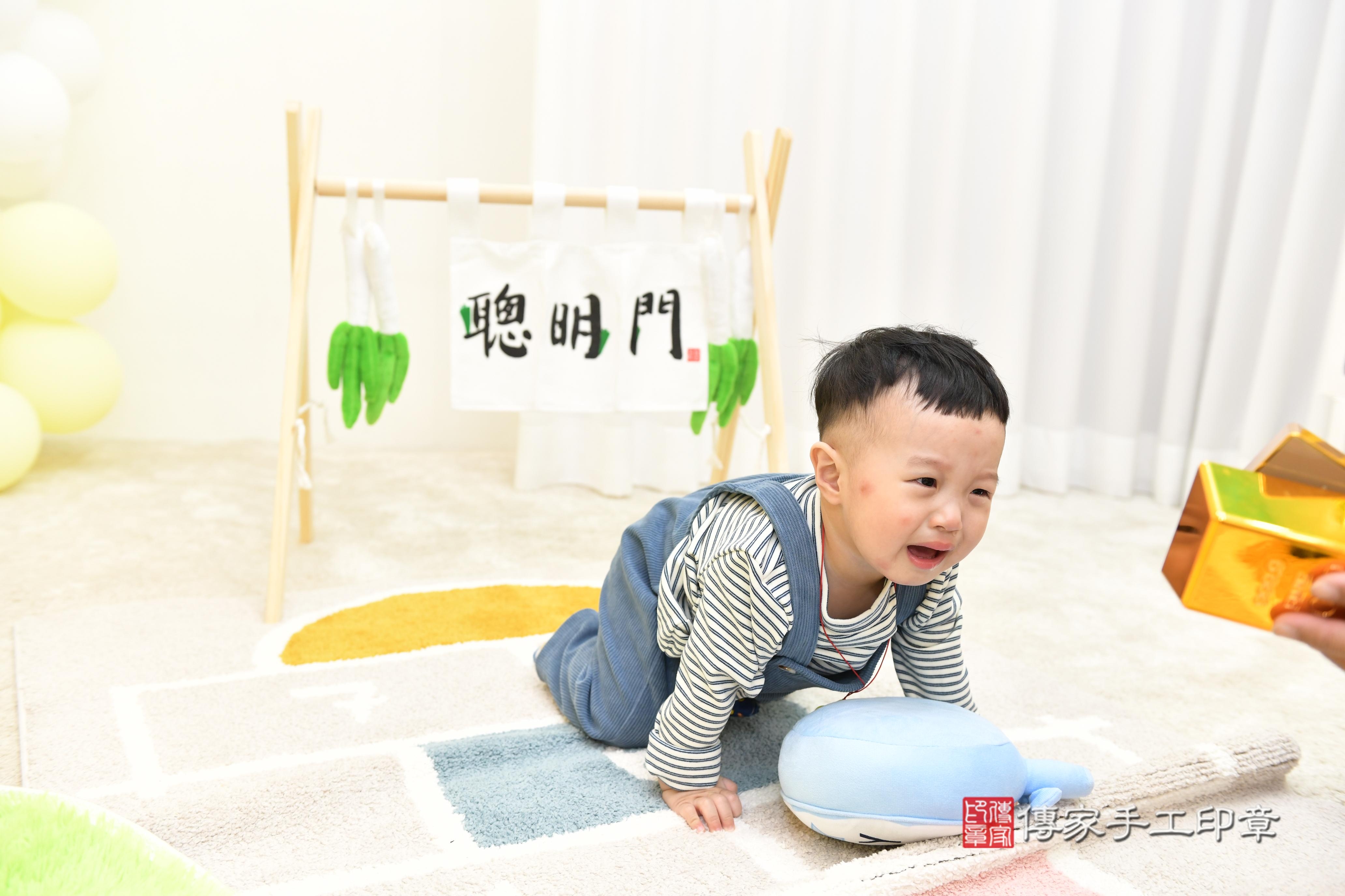 傳家手工印章台南店、抓周、度脺、美式風會場、傳家嬰兒古禮、吉祥話、抓周道具物品24種、拍照。抓周證書。寶寶抓周、滿周歲、生日快樂、祝福