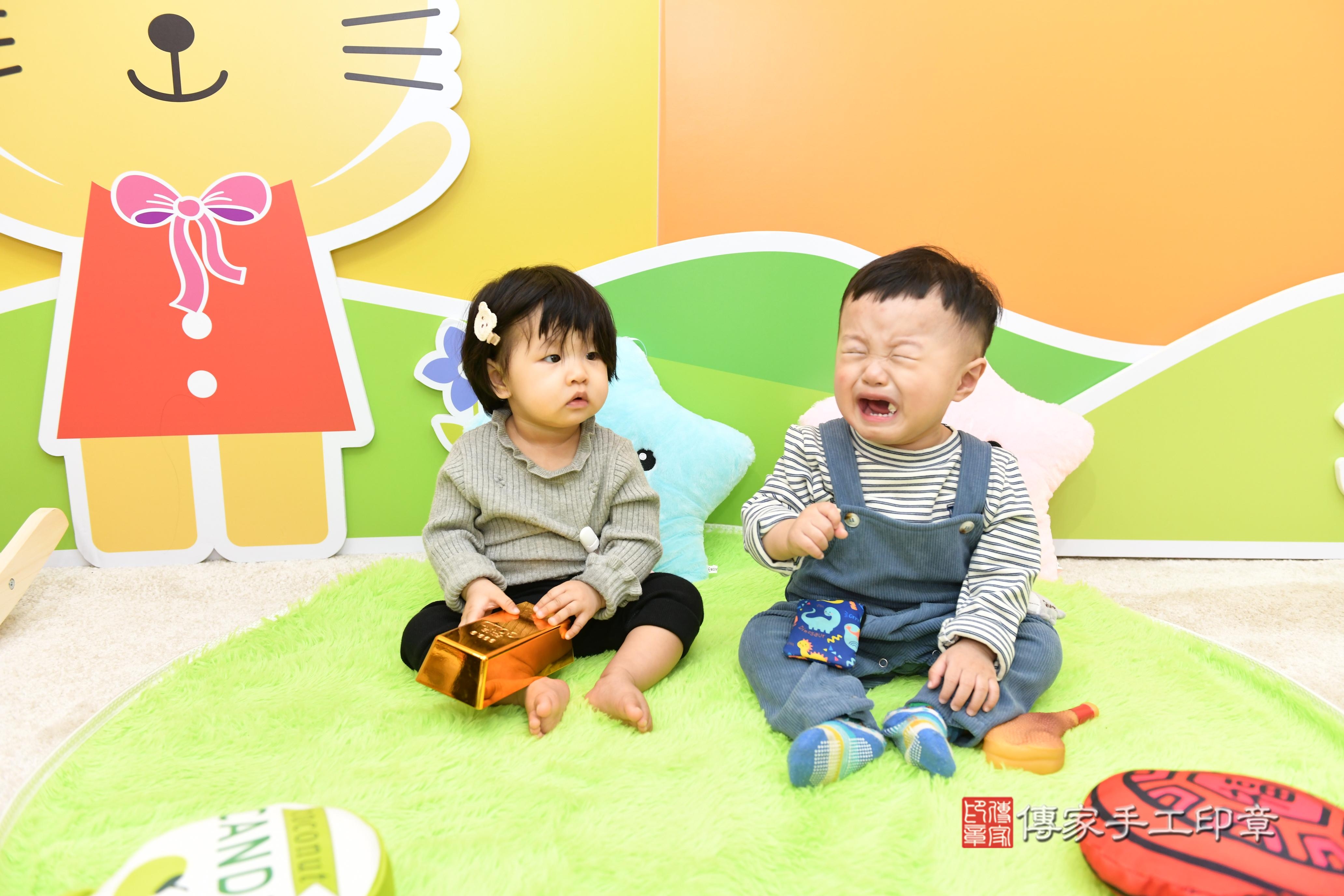 傳家手工印章台南店、抓周、度脺、美式風會場、傳家嬰兒古禮、吉祥話、抓周道具物品24種、拍照。抓周證書。寶寶抓周、滿周歲、生日快樂、祝福