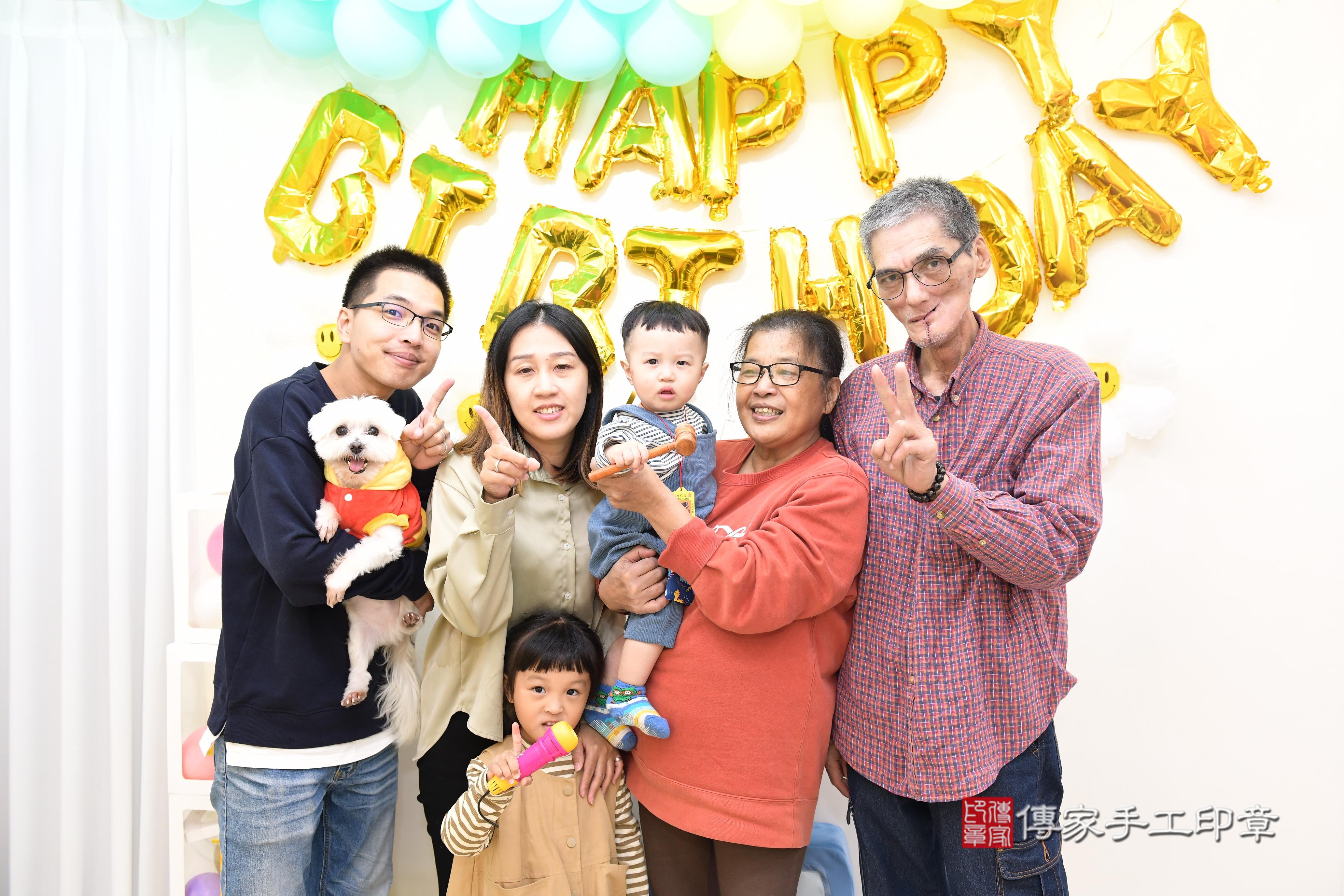 傳家手工印章台南店、抓周、度脺、美式風會場、傳家嬰兒古禮、吉祥話、抓周道具物品24種、拍照。抓周證書。寶寶抓周、滿周歲、生日快樂、祝福