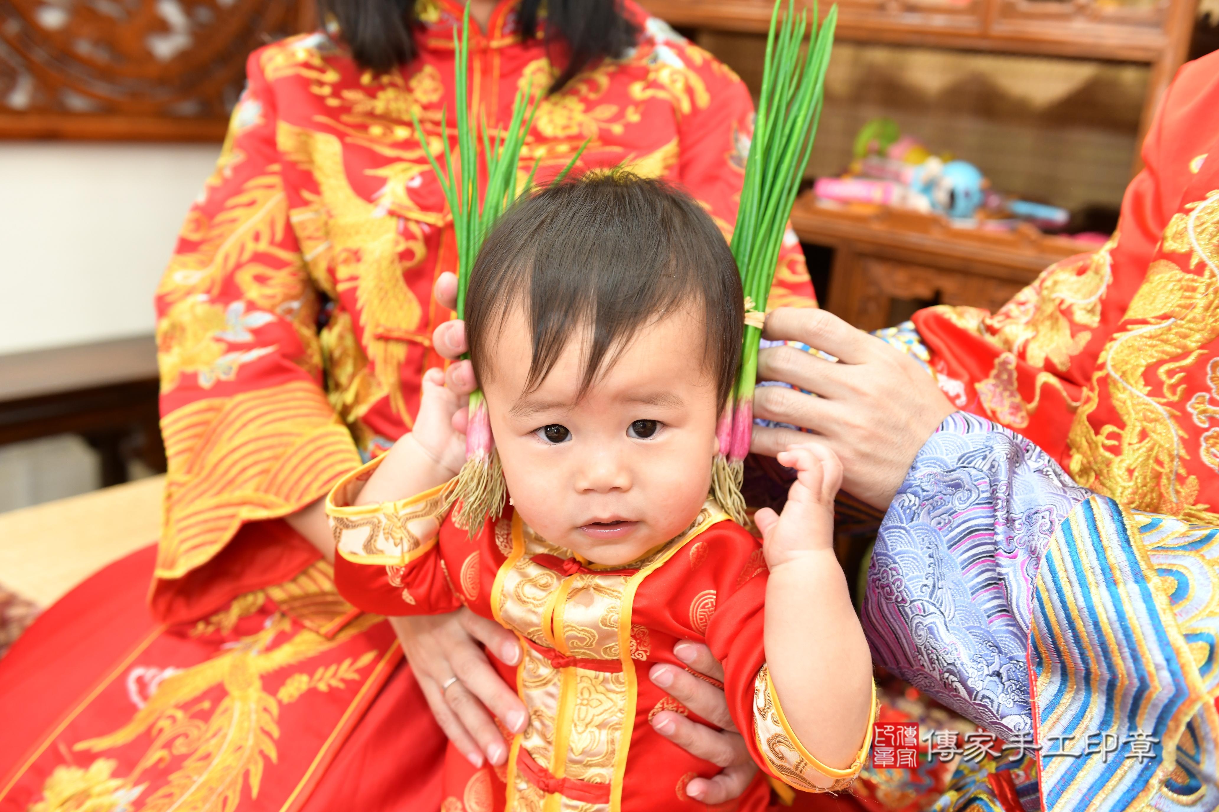 傳家手工印章台南店、抓周、度脺、美式風會場、傳家嬰兒古禮、吉祥話、抓周道具物品24種、拍照。抓周證書。寶寶抓周、滿周歲、生日快樂、祝福
