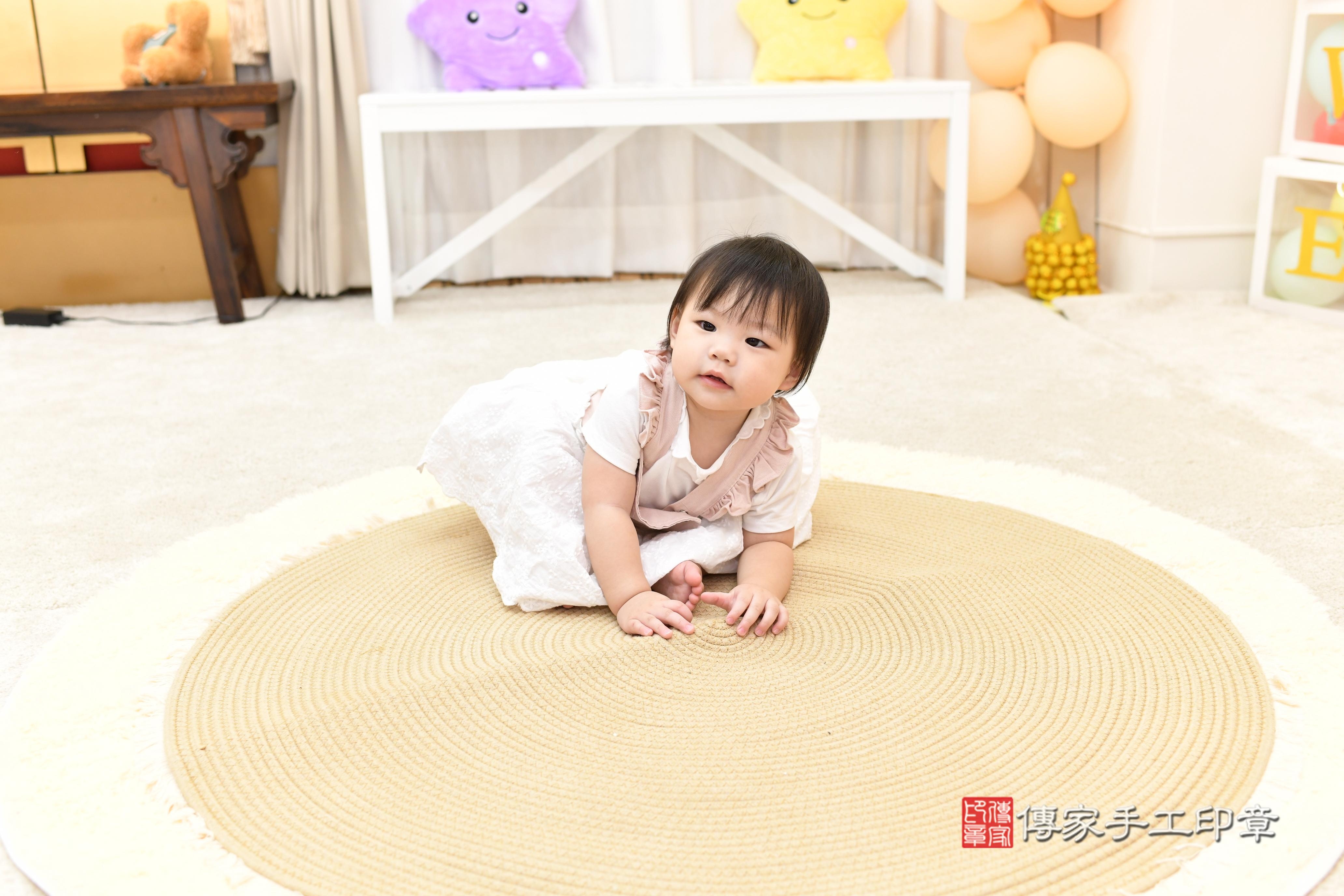 傳家手工印章台南店、抓周、度脺、美式風會場、傳家嬰兒古禮、吉祥話、抓周道具物品24種、拍照。抓周證書。寶寶抓周、滿周歲、生日快樂、祝福