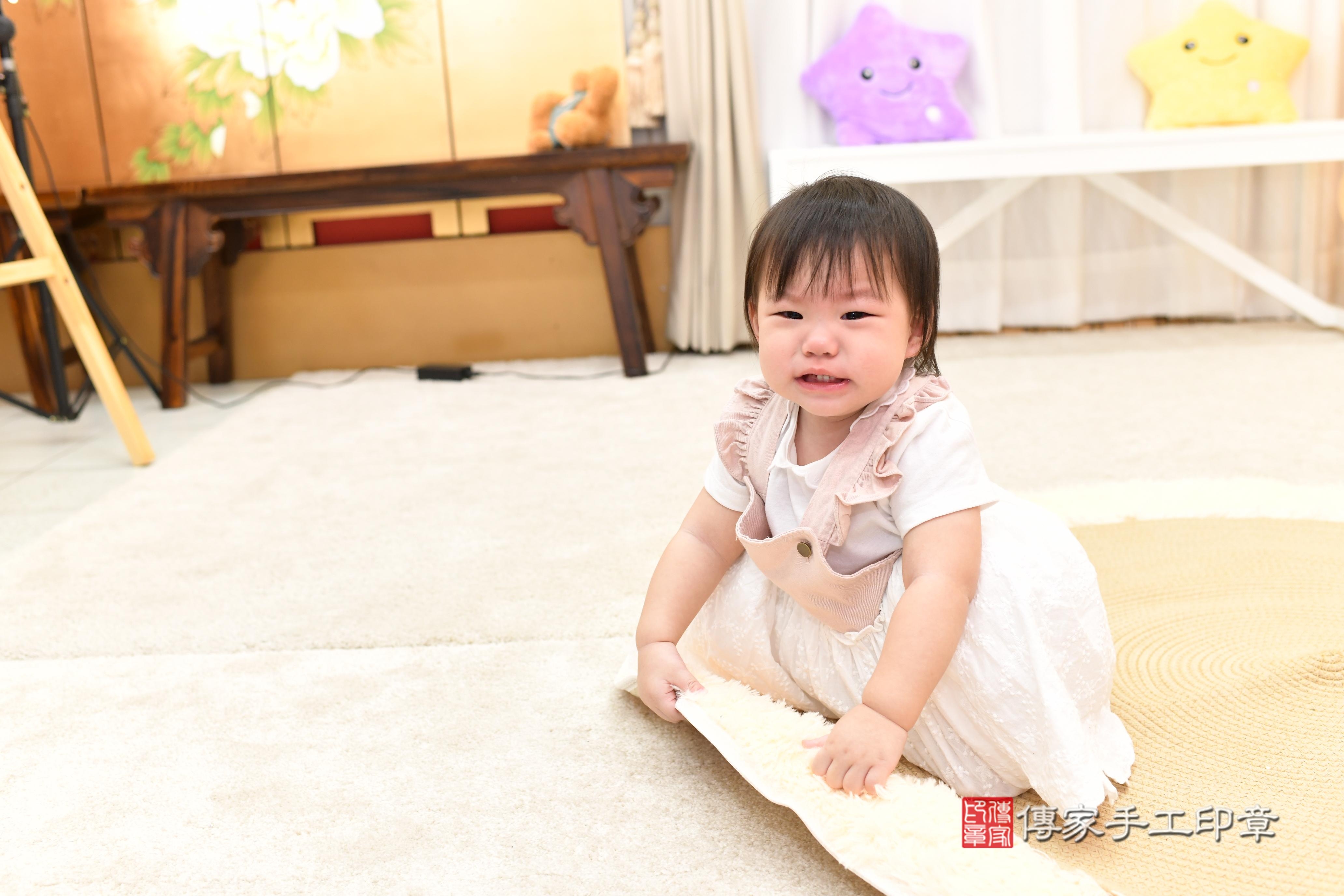 傳家手工印章台南店、抓周、度脺、美式風會場、傳家嬰兒古禮、吉祥話、抓周道具物品24種、拍照。抓周證書。寶寶抓周、滿周歲、生日快樂、祝福