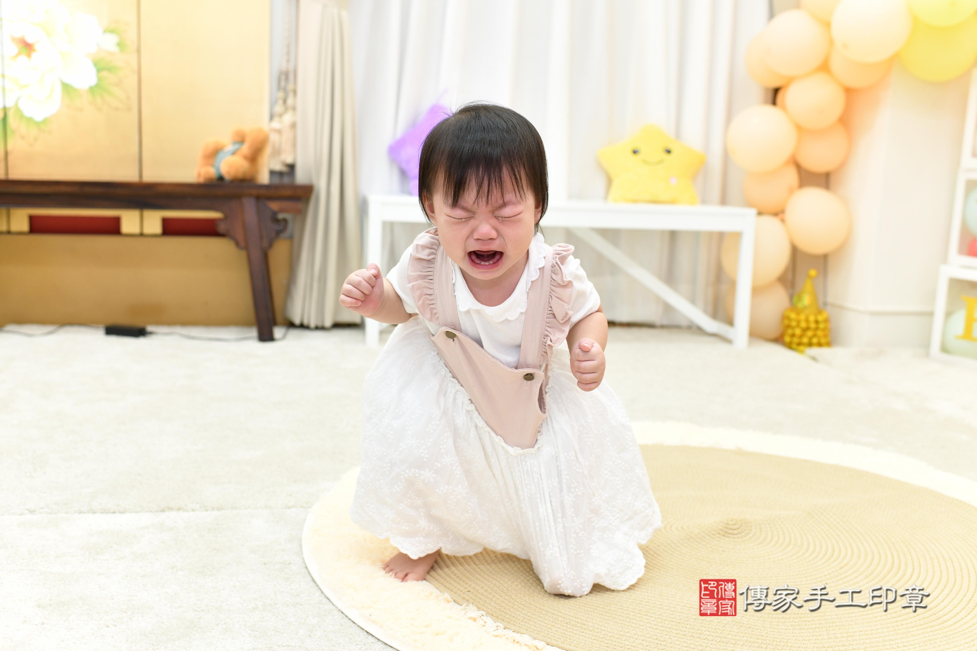 傳家手工印章台南店、抓周、度脺、美式風會場、傳家嬰兒古禮、吉祥話、抓周道具物品24種、拍照。抓周證書。寶寶抓周、滿周歲、生日快樂、祝福