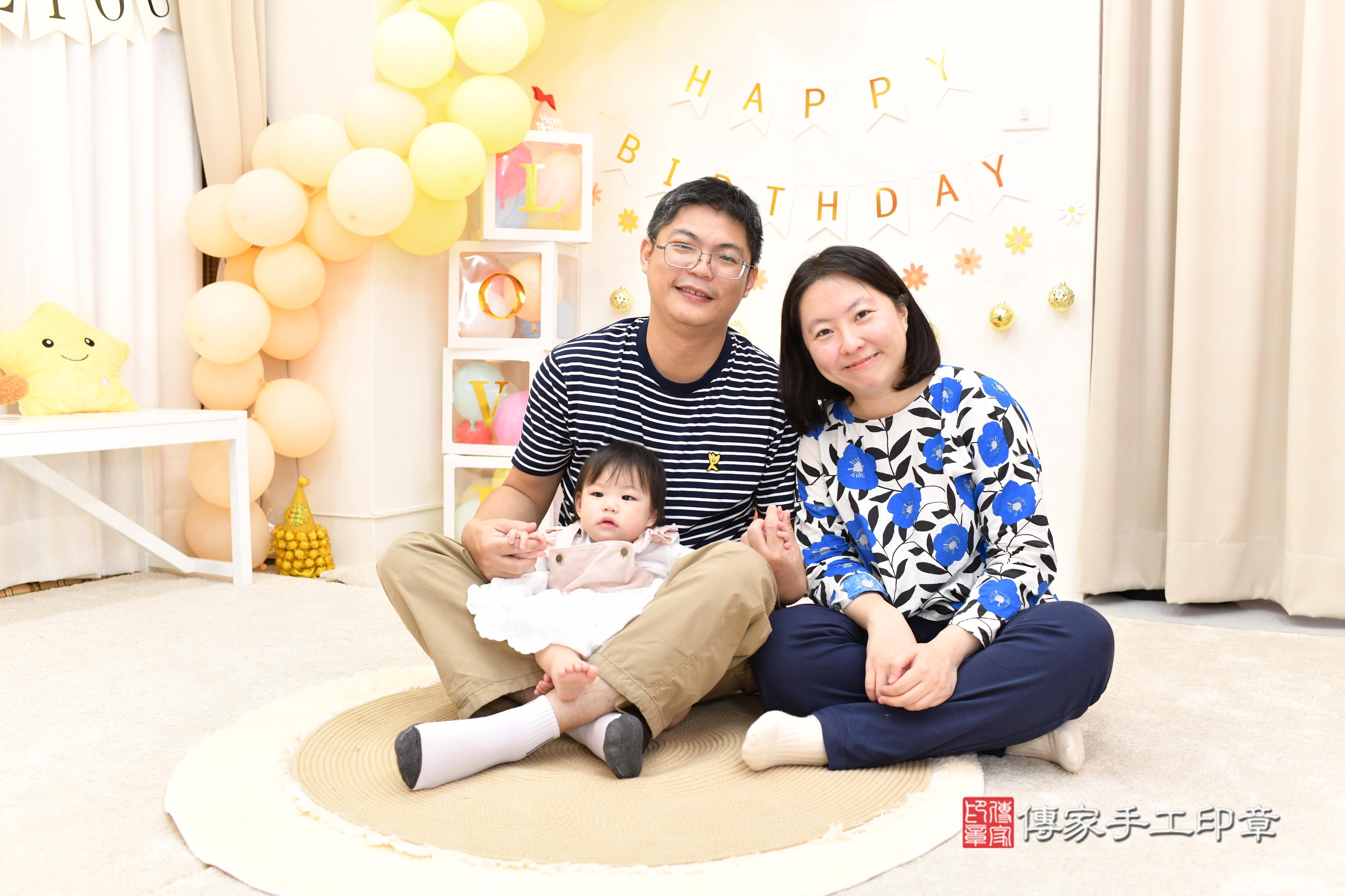 傳家手工印章台南店、抓周、度脺、美式風會場、傳家嬰兒古禮、吉祥話、抓周道具物品24種、拍照。抓周證書。寶寶抓周、滿周歲、生日快樂、祝福