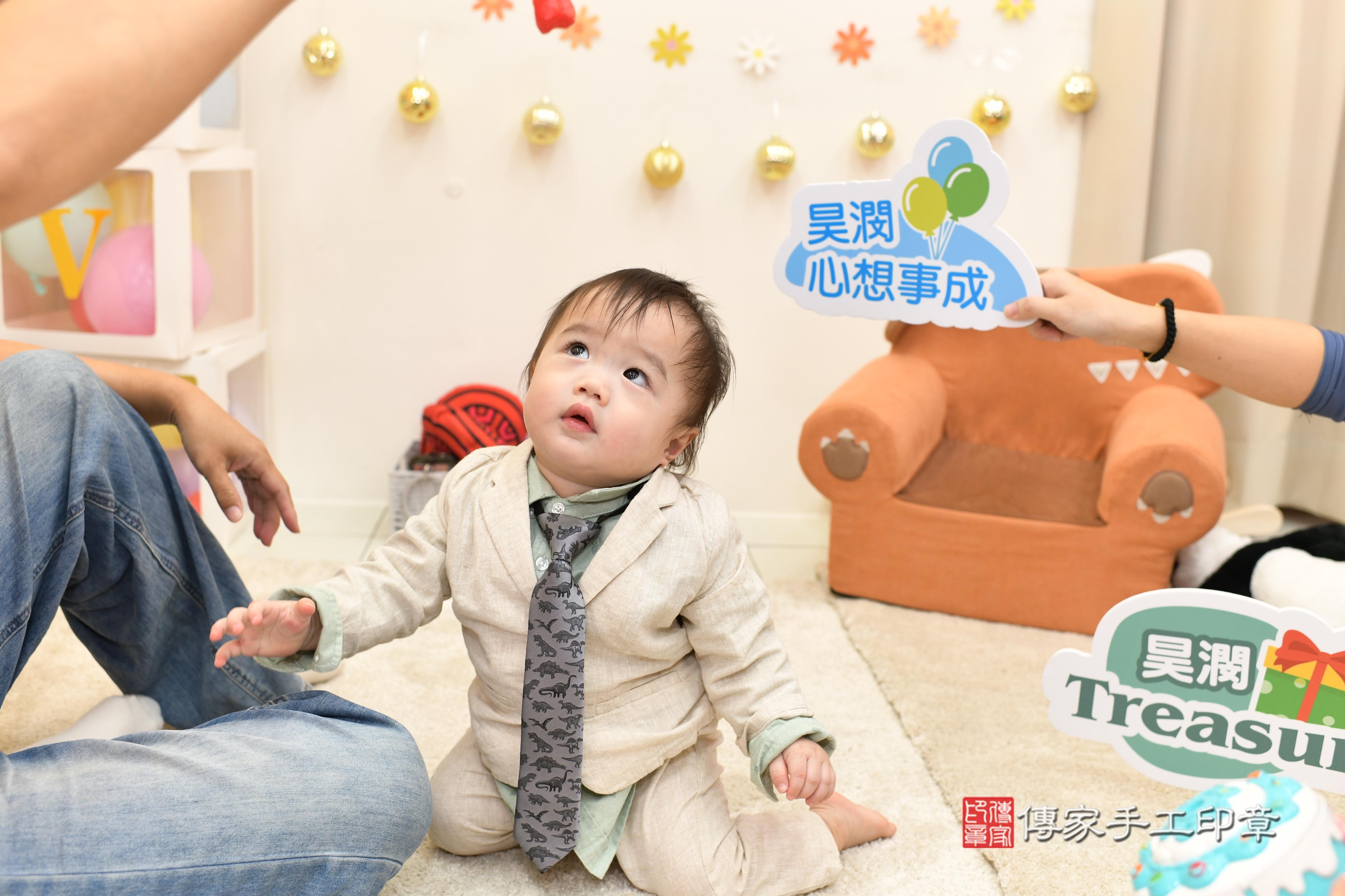 傳家手工印章高雄店、抓周、度脺、美式風會場、傳家嬰兒古禮、吉祥話、抓周道具物品24種、拍照。抓周證書。寶寶抓周、滿周歲、生日快樂、祝福