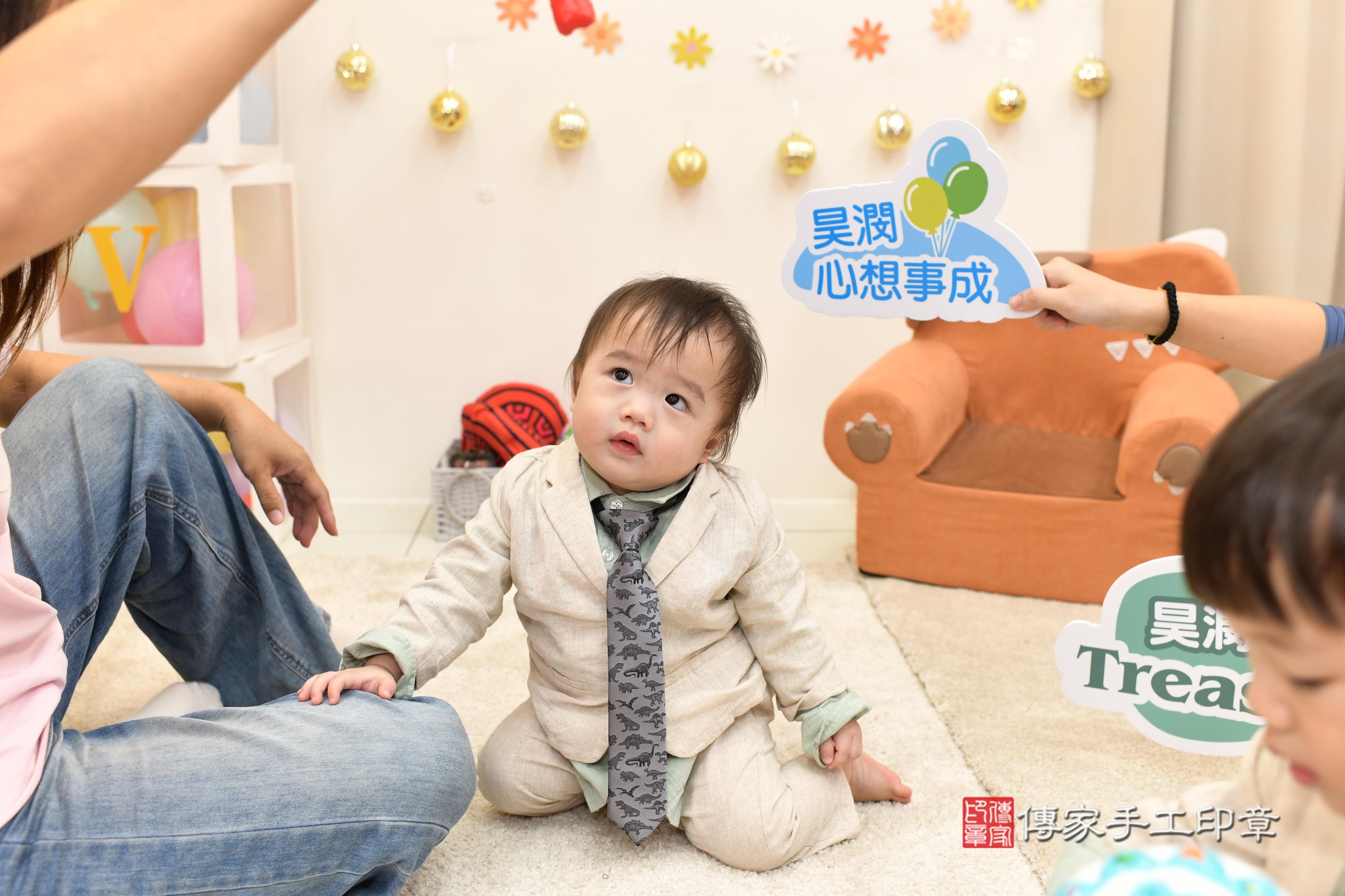 傳家手工印章高雄店、抓周、度脺、美式風會場、傳家嬰兒古禮、吉祥話、抓周道具物品24種、拍照。抓周證書。寶寶抓周、滿周歲、生日快樂、祝福