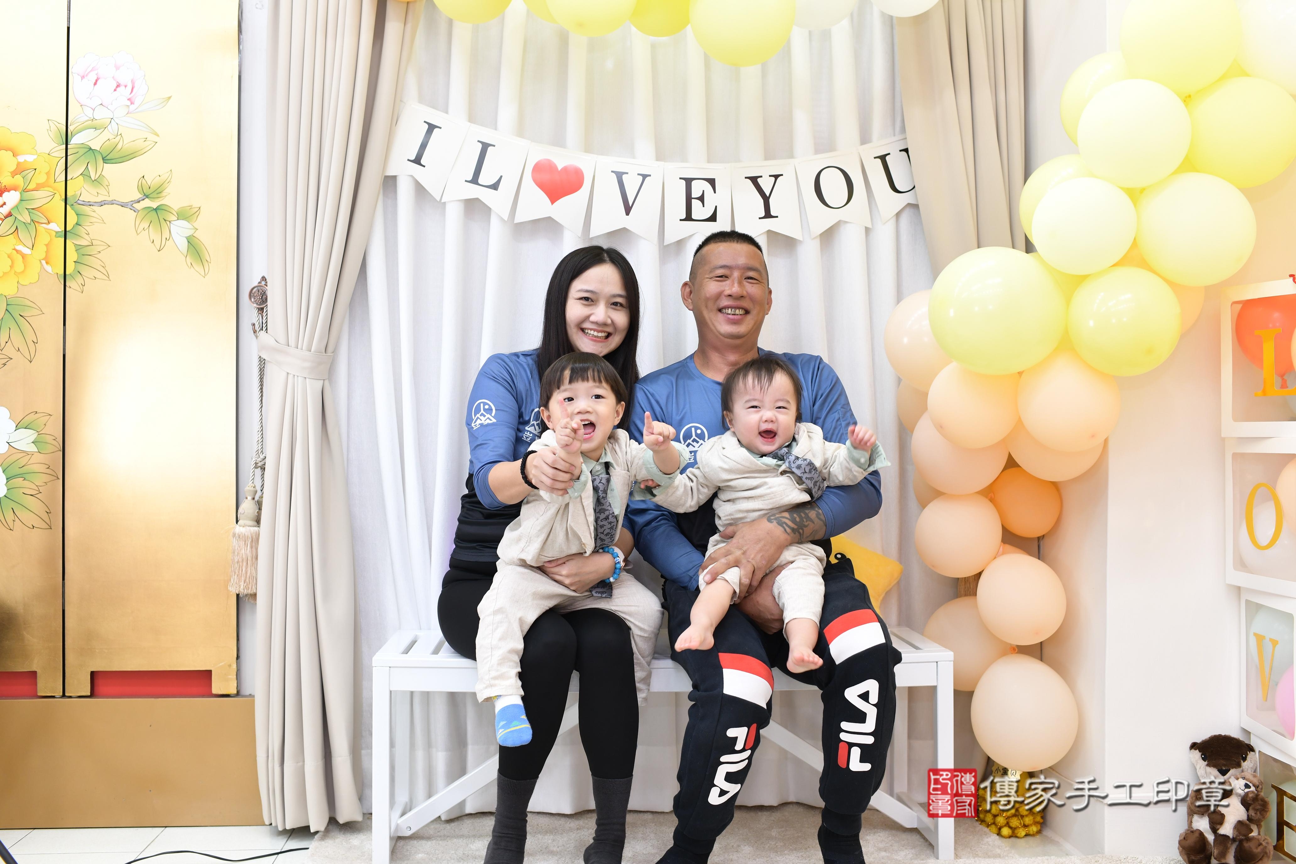 傳家手工印章高雄店、抓周、度脺、美式風會場、傳家嬰兒古禮、吉祥話、抓周道具物品24種、拍照。抓周證書。寶寶抓周、滿周歲、生日快樂、祝福