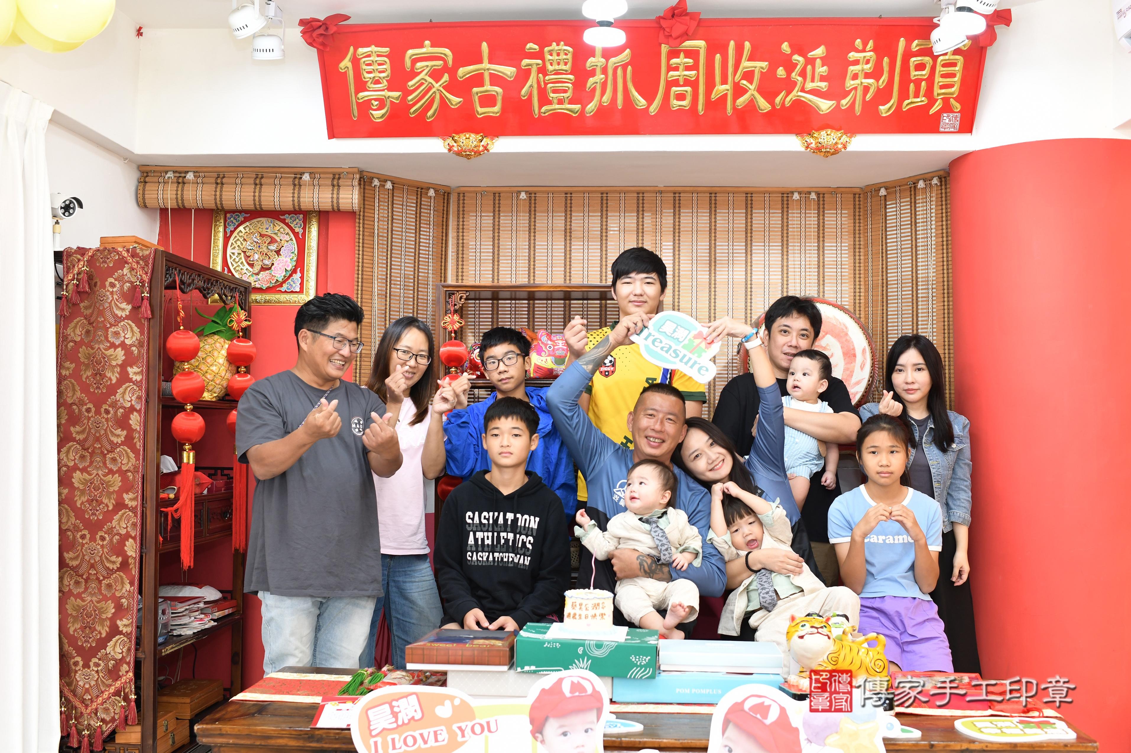 傳家手工印章高雄店、抓周、度脺、美式風會場、傳家嬰兒古禮、吉祥話、抓周道具物品24種、拍照。抓周證書。寶寶抓周、滿周歲、生日快樂、祝福