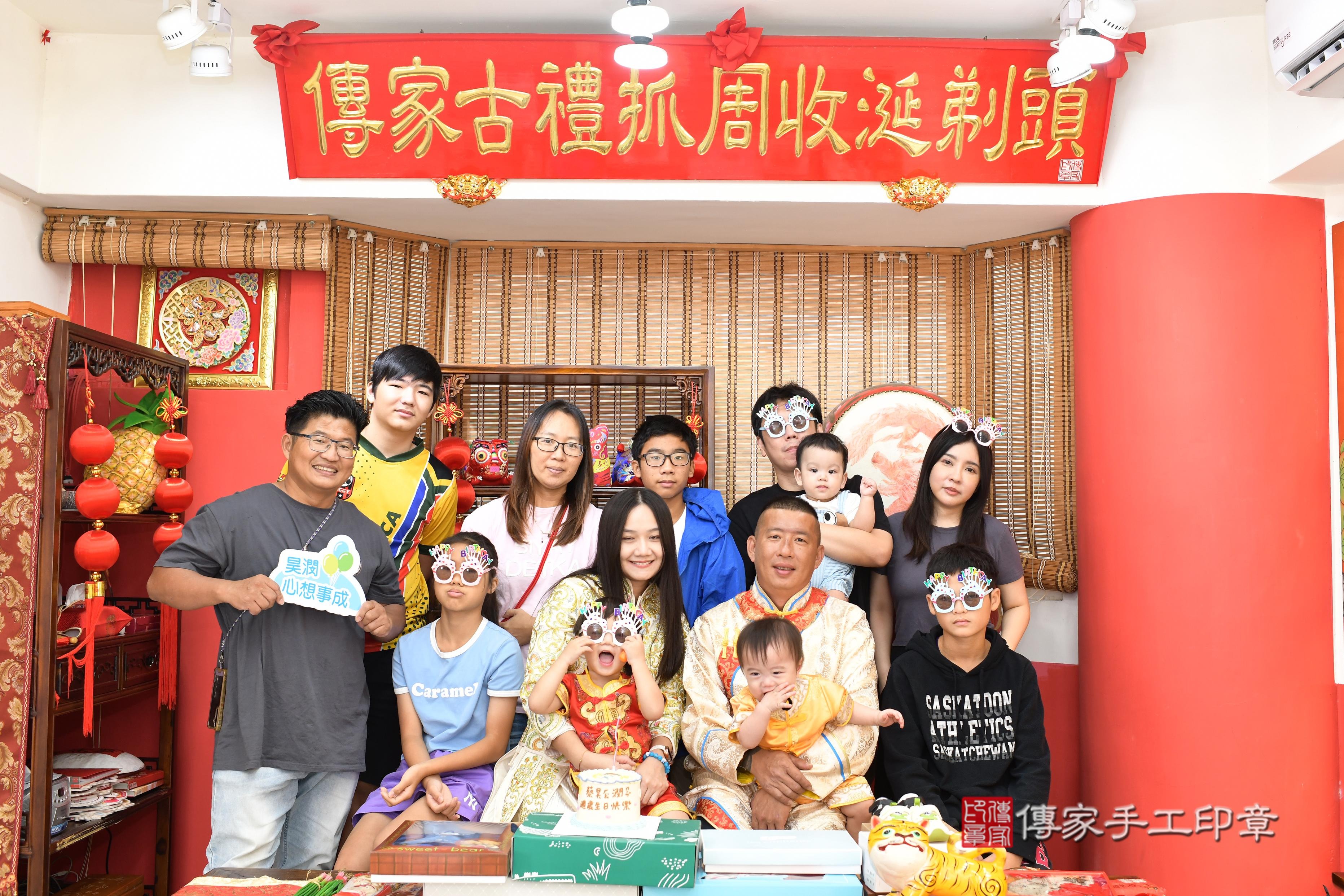 傳家手工印章高雄店、抓周、度脺、美式風會場、傳家嬰兒古禮、吉祥話、抓周道具物品24種、拍照。抓周證書。寶寶抓周、滿周歲、生日快樂、祝福