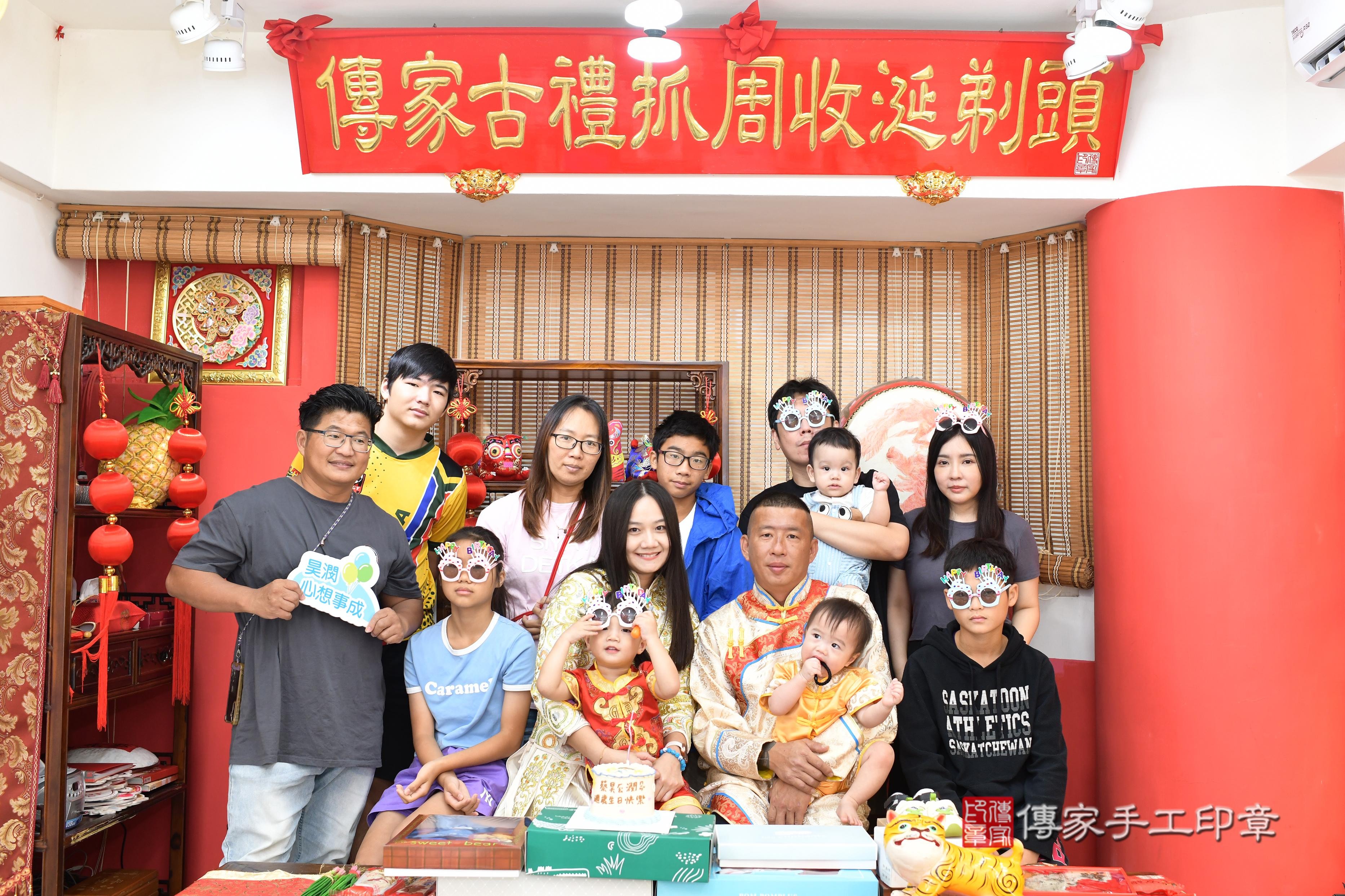 傳家手工印章高雄店、抓周、度脺、美式風會場、傳家嬰兒古禮、吉祥話、抓周道具物品24種、拍照。抓周證書。寶寶抓周、滿周歲、生日快樂、祝福