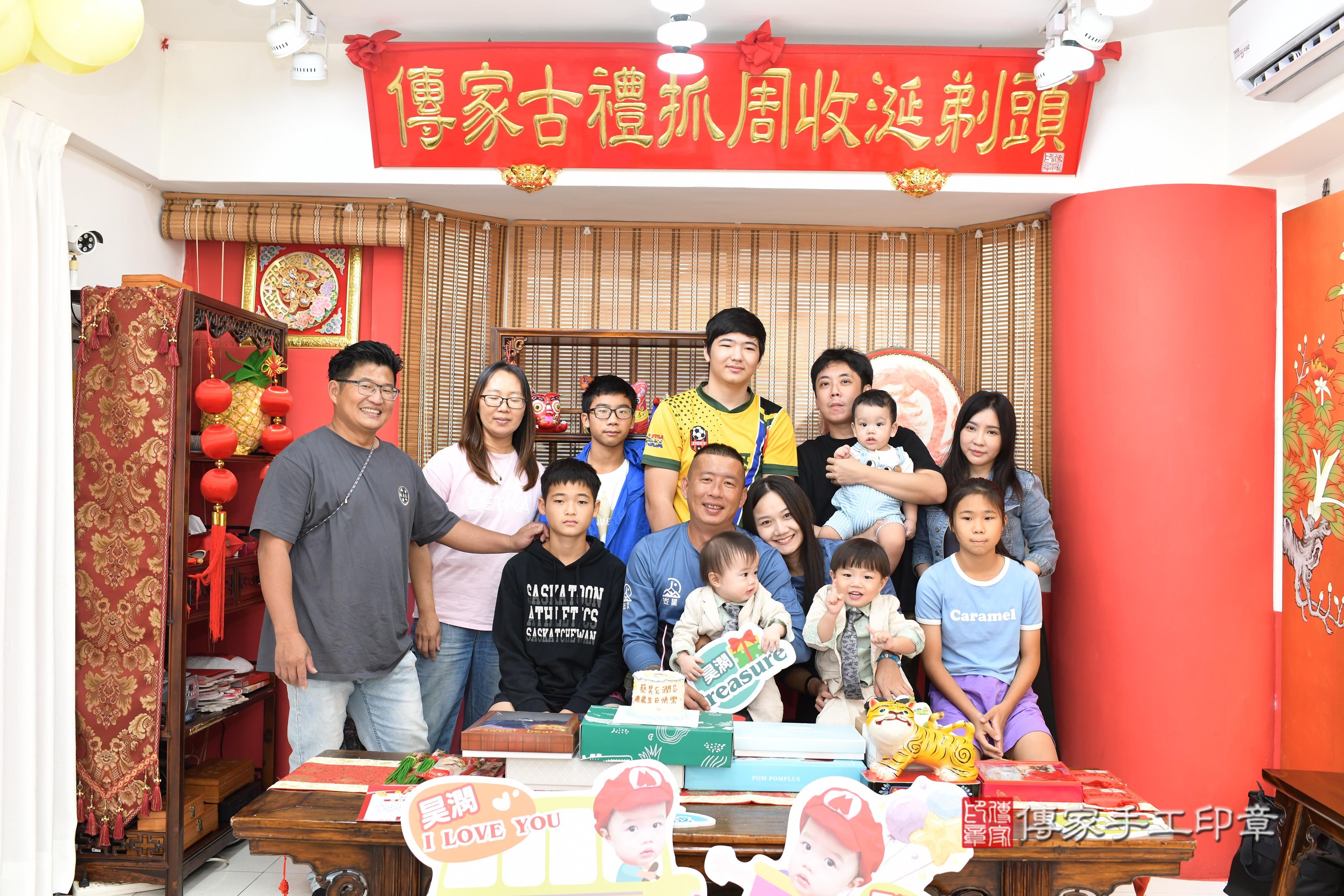 傳家手工印章高雄店、抓周、度脺、美式風會場、傳家嬰兒古禮、吉祥話、抓周道具物品24種、拍照。抓周證書。寶寶抓周、滿周歲、生日快樂、祝福