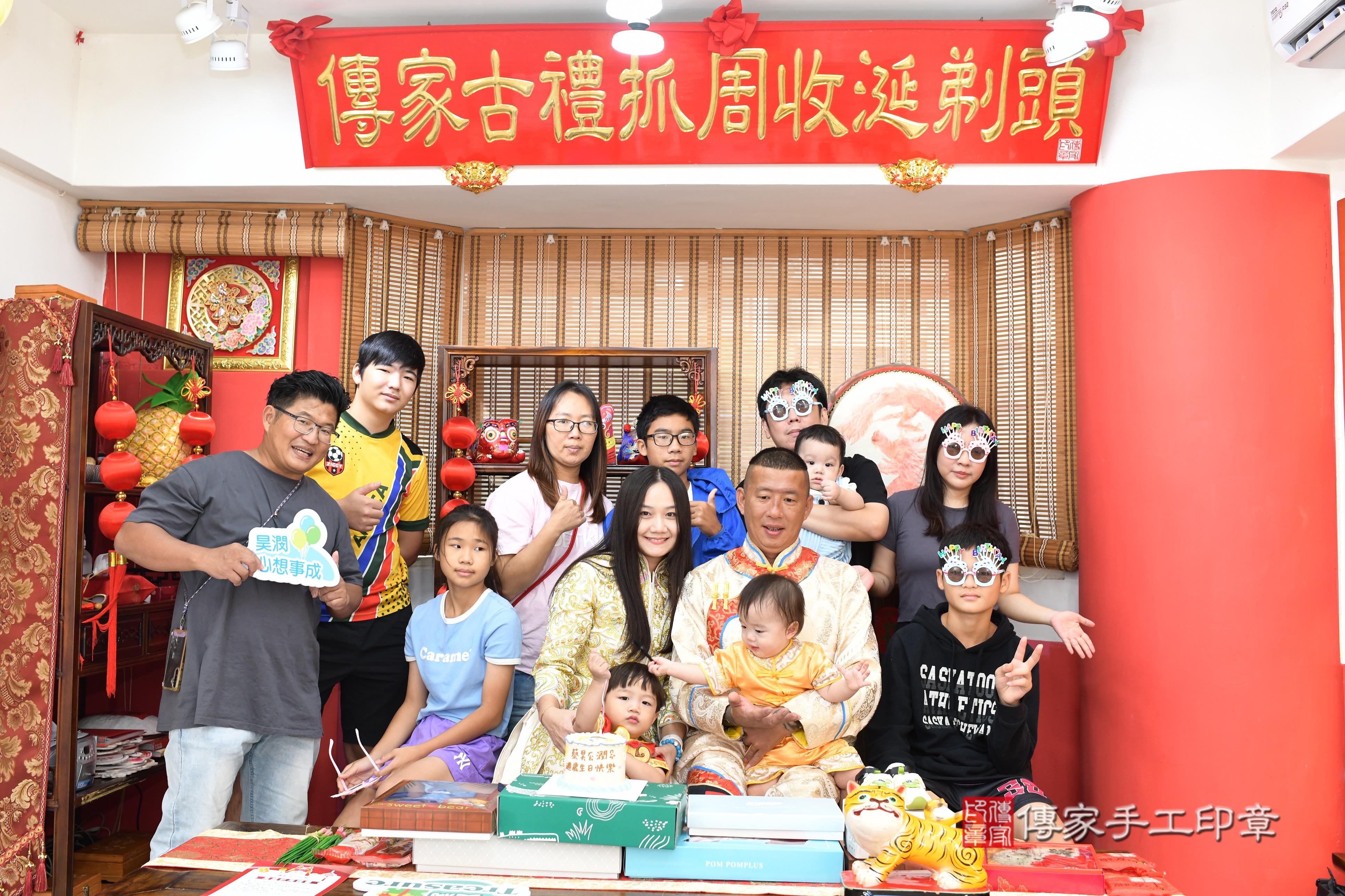 傳家手工印章高雄店、抓周、度脺、美式風會場、傳家嬰兒古禮、吉祥話、抓周道具物品24種、拍照。抓周證書。寶寶抓周、滿周歲、生日快樂、祝福