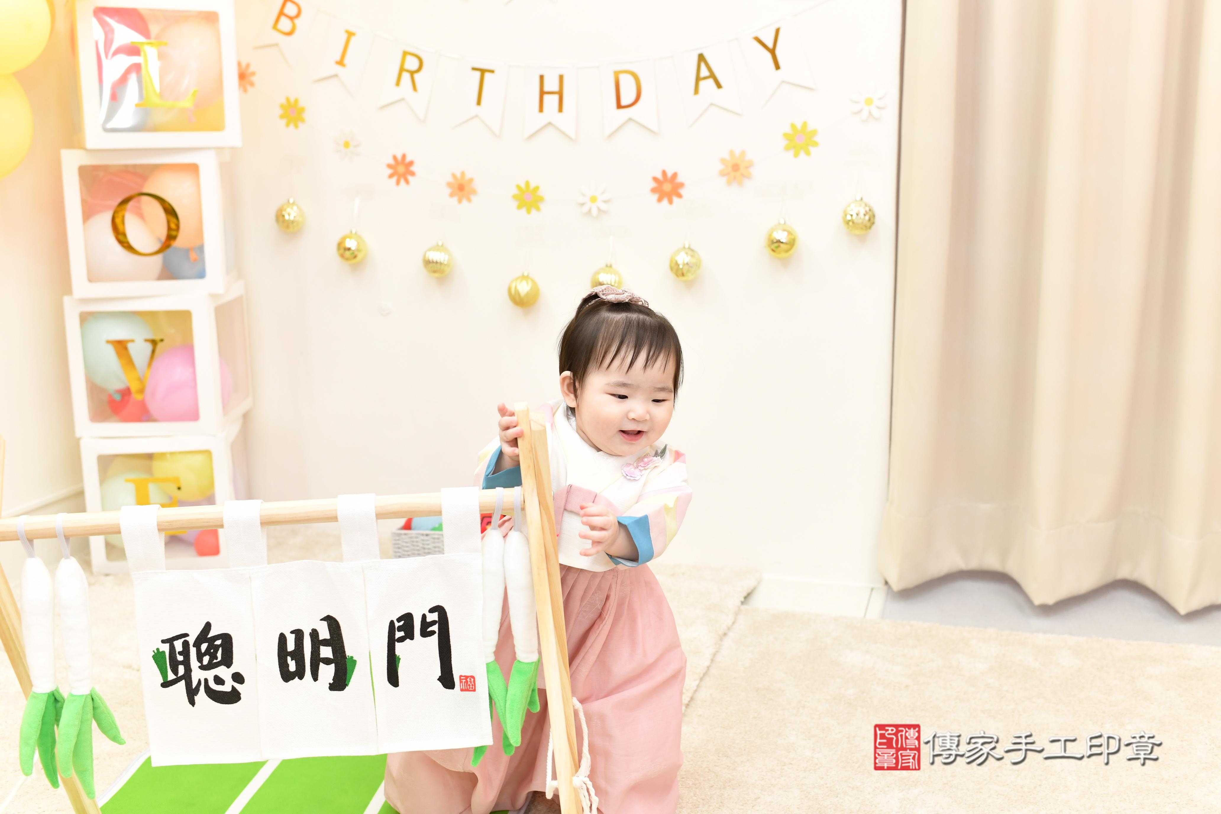 傳家手工印章高雄店、抓周、度脺、美式風會場、傳家嬰兒古禮、吉祥話、抓周道具物品24種、拍照。抓周證書。寶寶抓周、滿周歲、生日快樂、祝福