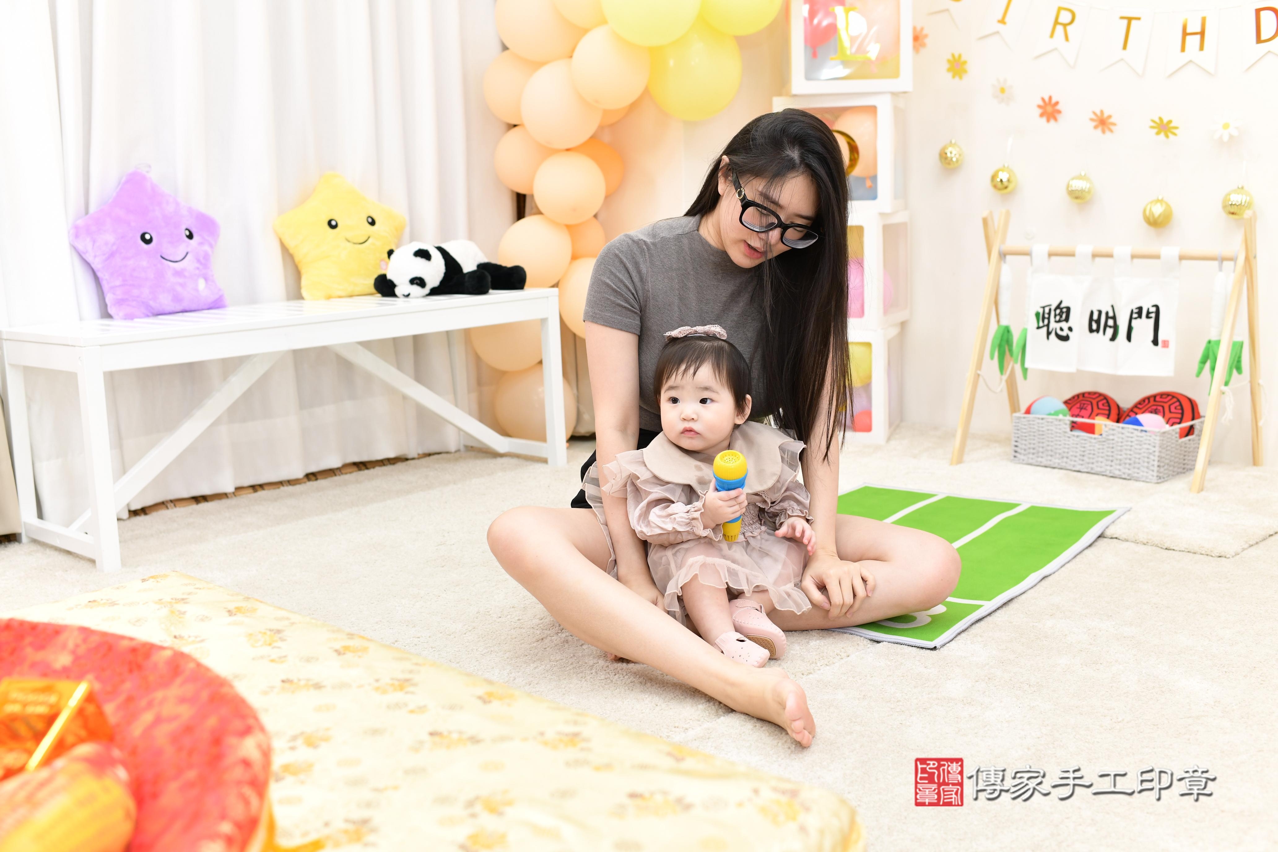 傳家手工印章高雄店、抓周、度脺、美式風會場、傳家嬰兒古禮、吉祥話、抓周道具物品24種、拍照。抓周證書。寶寶抓周、滿周歲、生日快樂、祝福