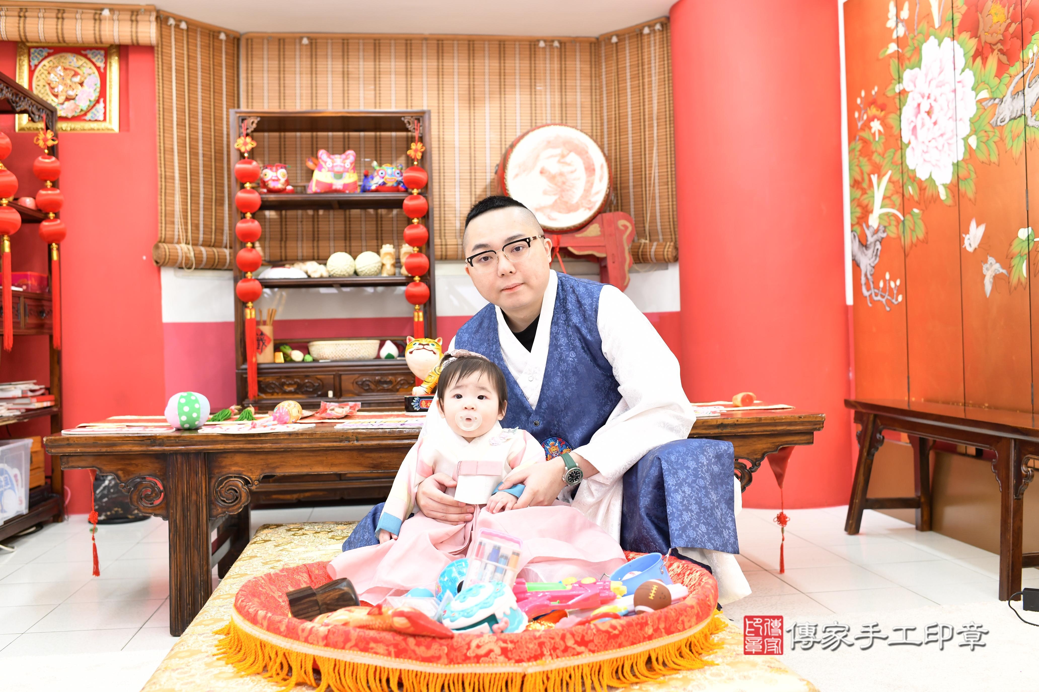 傳家手工印章高雄店、抓周、度脺、美式風會場、傳家嬰兒古禮、吉祥話、抓周道具物品24種、拍照。抓周證書。寶寶抓周、滿周歲、生日快樂、祝福