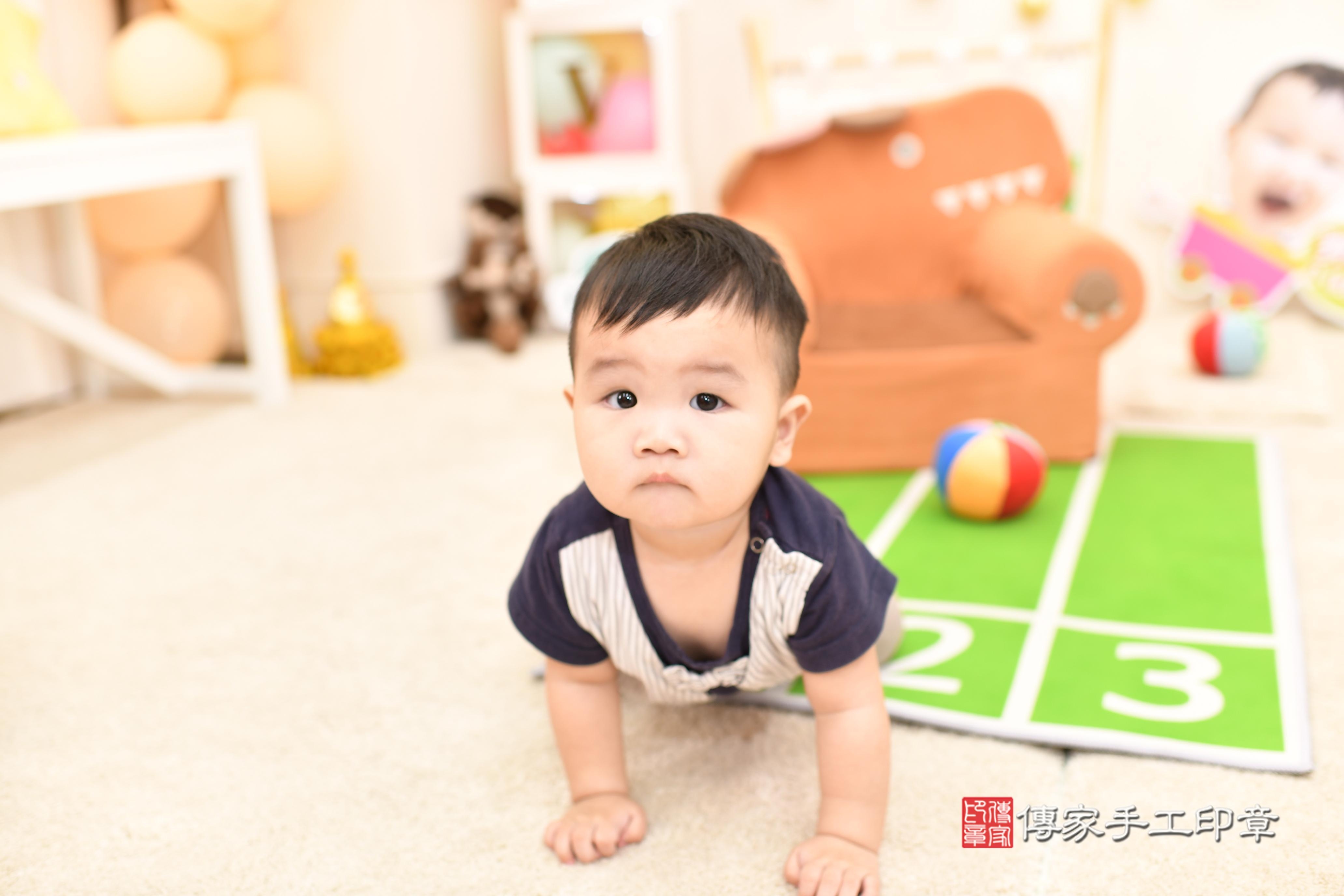 傳家手工印章高雄店、抓周、度脺、美式風會場、傳家嬰兒古禮、吉祥話、抓周道具物品24種、拍照。抓周證書。寶寶抓周、滿周歲、生日快樂、祝福