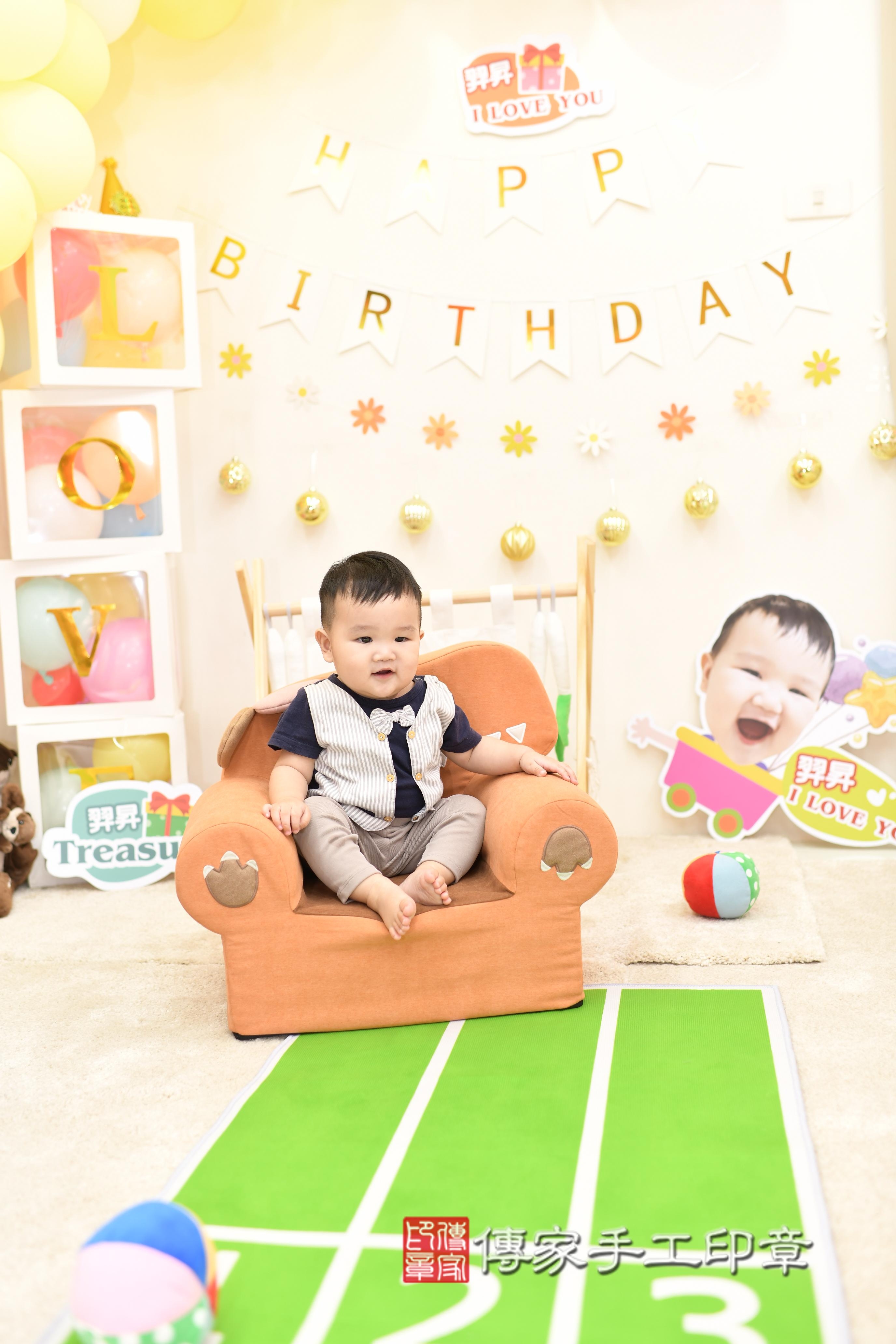 傳家手工印章高雄店、抓周、度脺、美式風會場、傳家嬰兒古禮、吉祥話、抓周道具物品24種、拍照。抓周證書。寶寶抓周、滿周歲、生日快樂、祝福