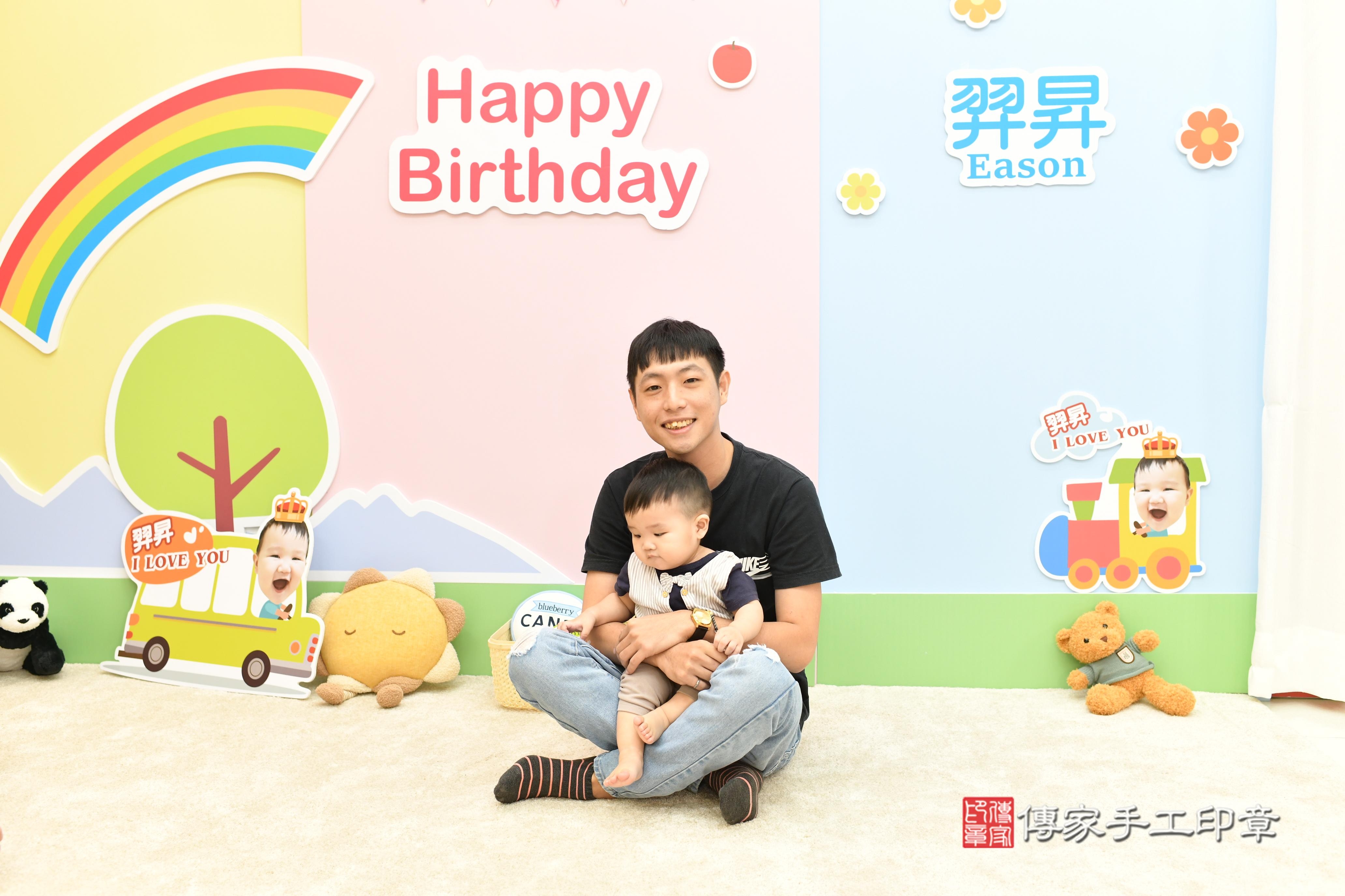 傳家手工印章高雄店、抓周、度脺、美式風會場、傳家嬰兒古禮、吉祥話、抓周道具物品24種、拍照。抓周證書。寶寶抓周、滿周歲、生日快樂、祝福