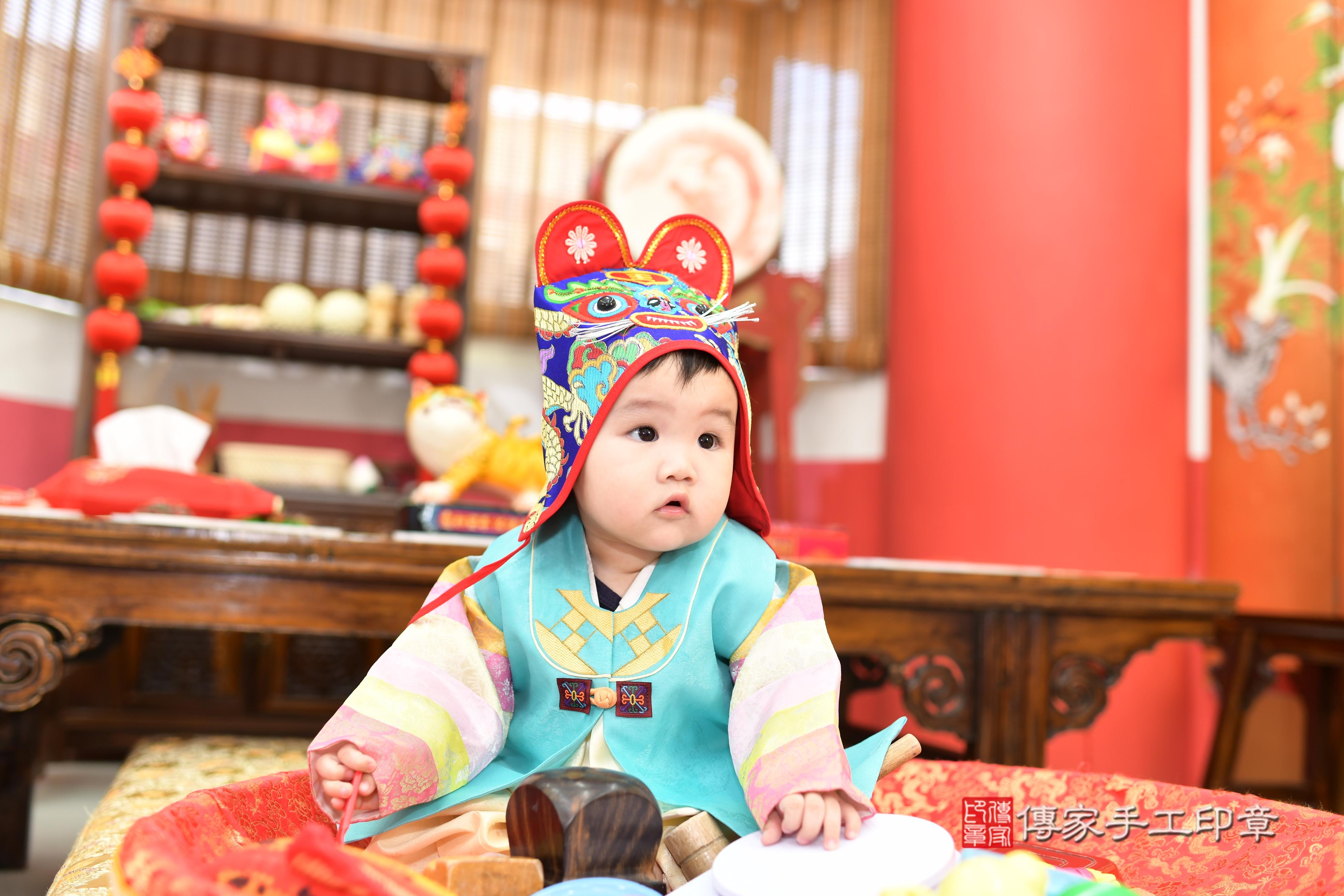 傳家手工印章高雄店、抓周、度脺、美式風會場、傳家嬰兒古禮、吉祥話、抓周道具物品24種、拍照。抓周證書。寶寶抓周、滿周歲、生日快樂、祝福